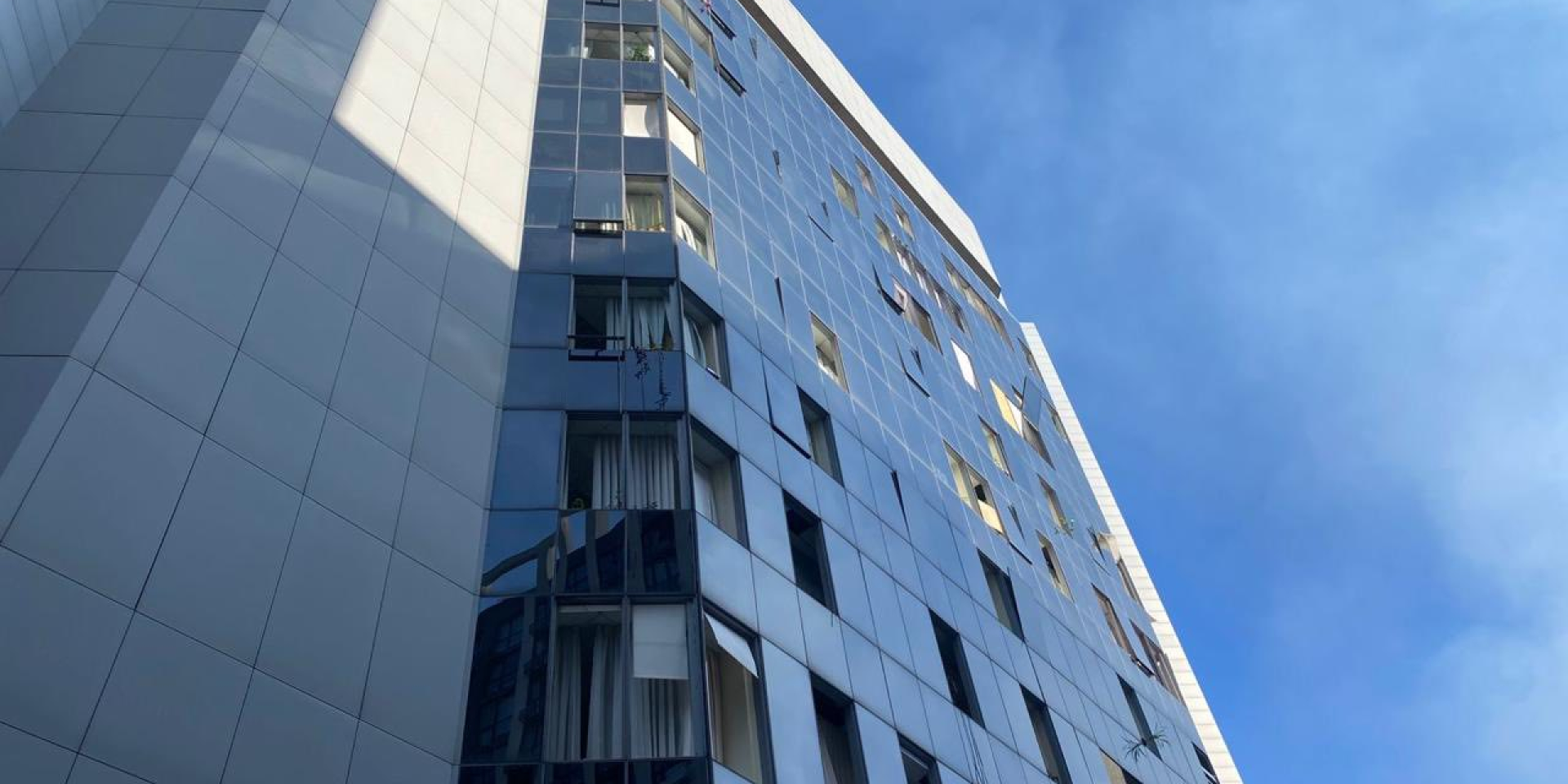 В Киеве пострадал главный офис налоговой службы после российского обстрела — фото