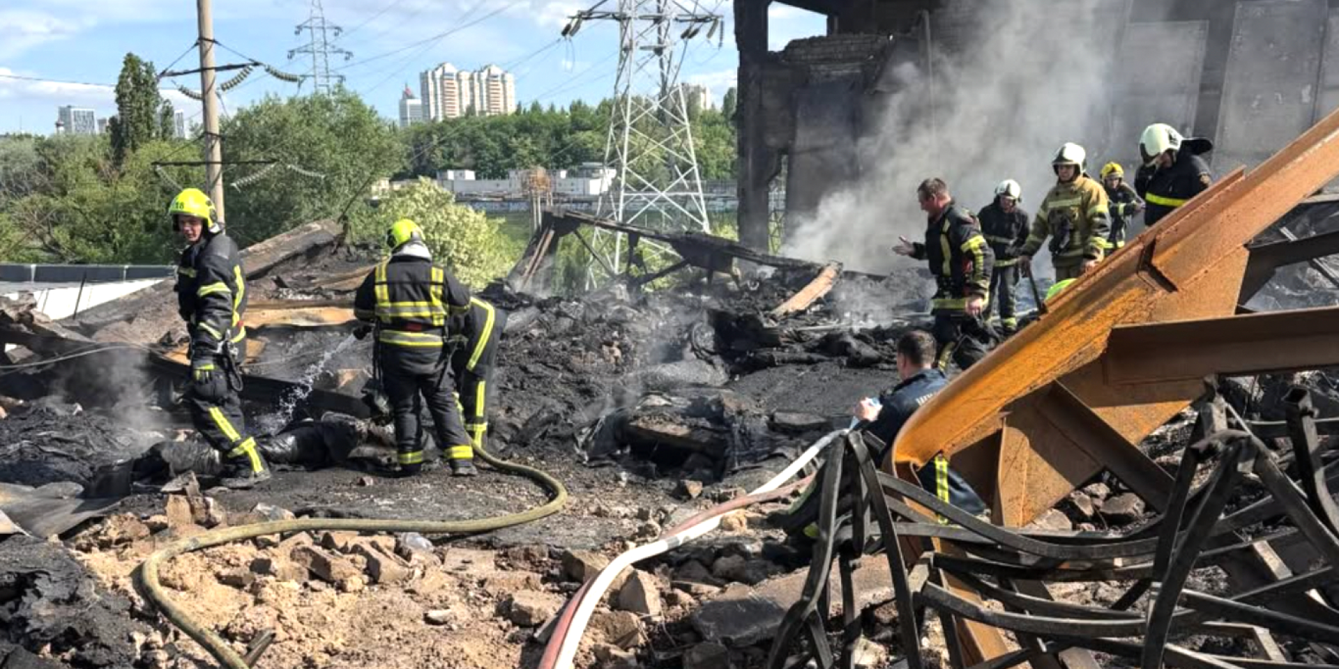 «Все, что строили девять лет». В результате атаки РФ по Киеву уничтожен склад украинского бренда Rikky Hype
