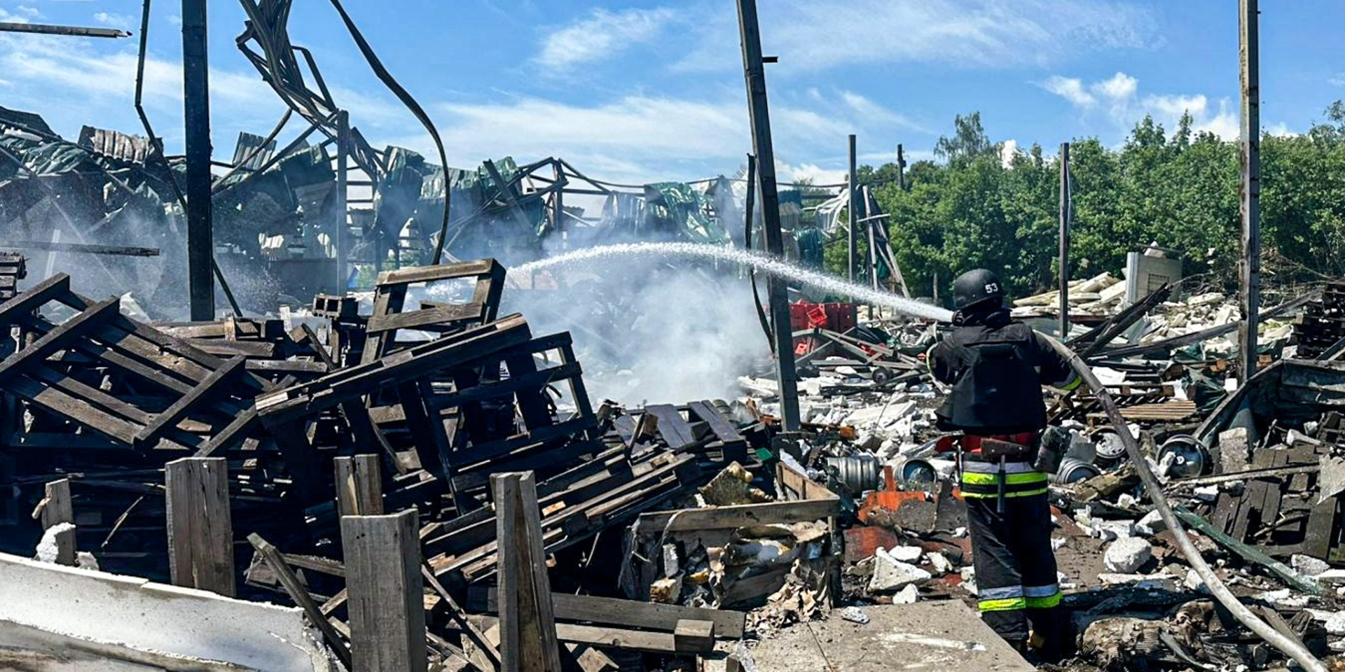 Російські окупанти завдали удару по Дергачах: загинуло двоє людей, 23 дістали поранення