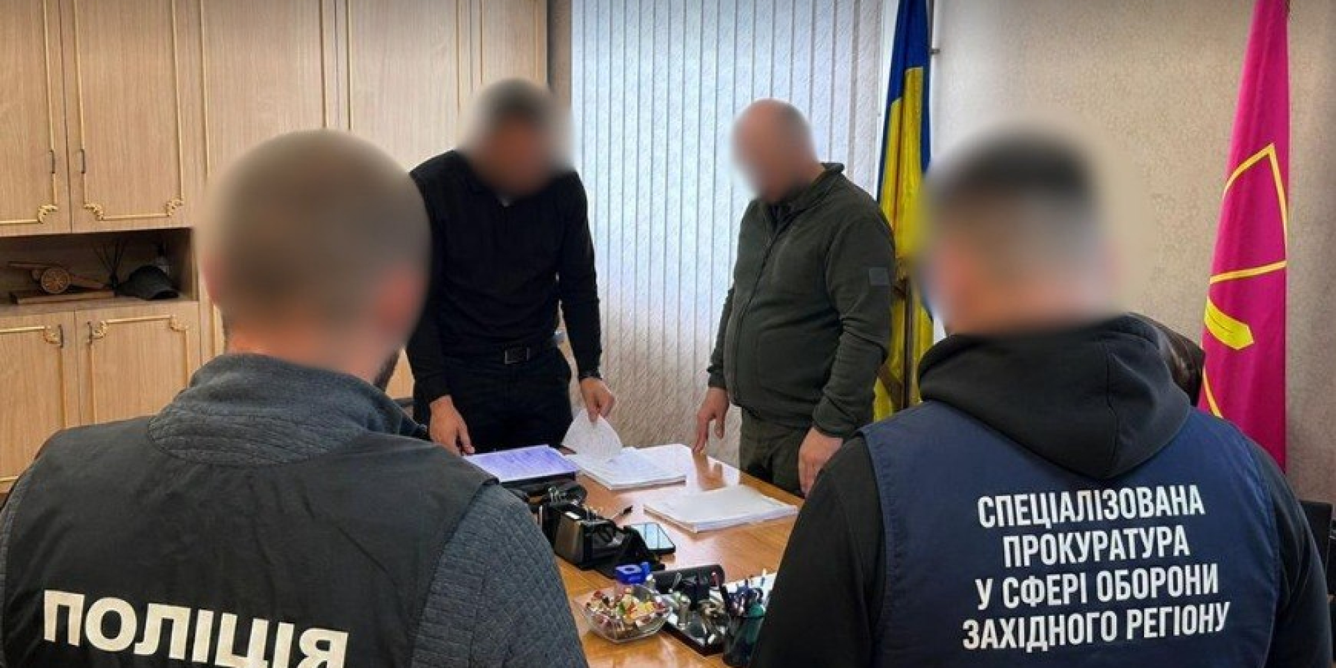 «Делали статистику на умерших и заключенных». Правоохранители заявили, что разоблачили трех должностных лиц ТЦК, которые фиктивно мобилизовали 276 человек