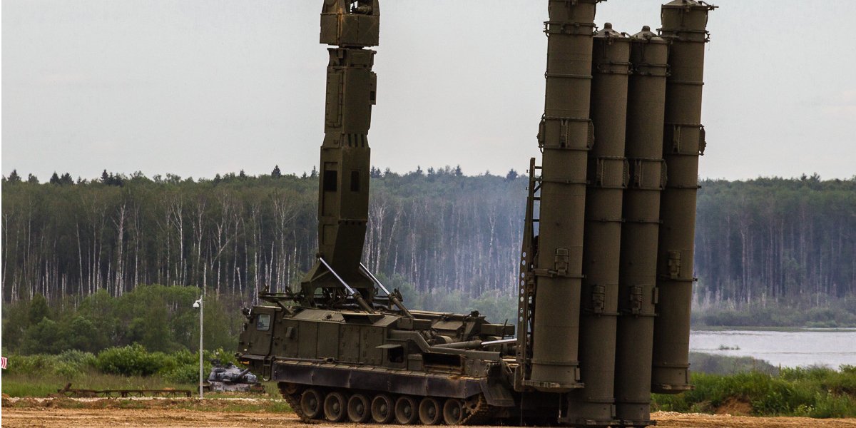 Запас зенитных управляемых ракет С-300 и С-400 исчерпывается и в России, и в Украине — спикер Воздушных сил