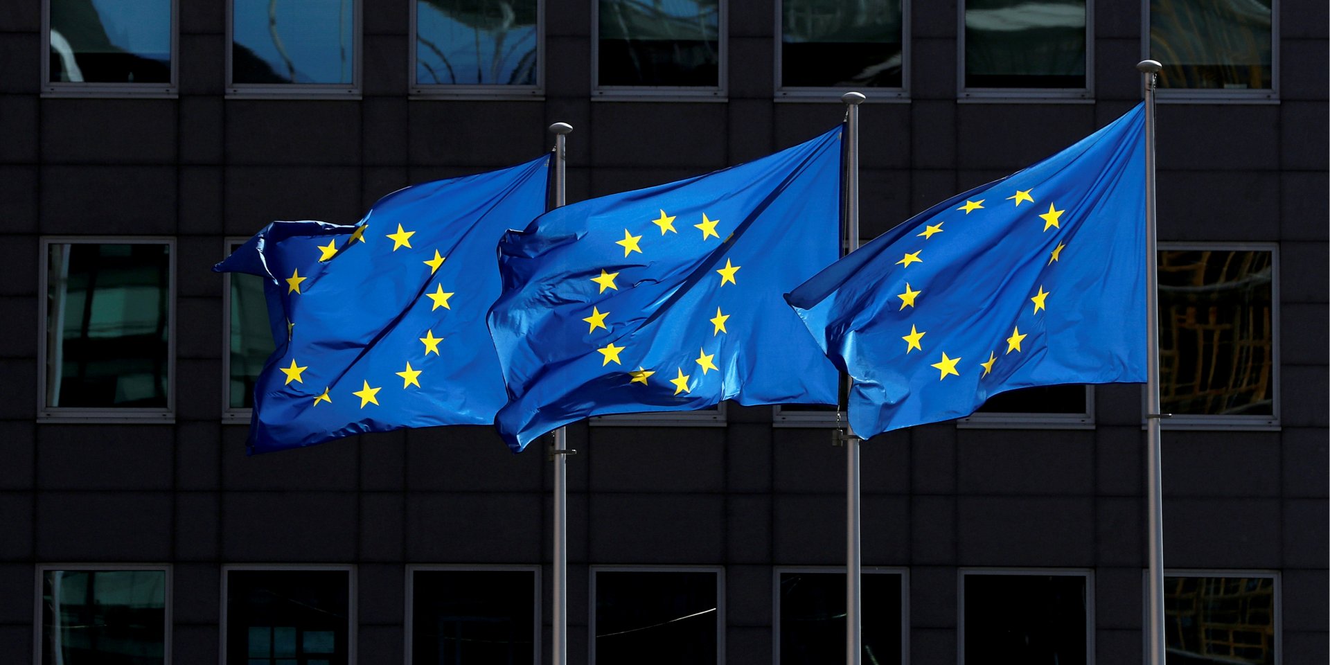 ЄС не евакуюватиме дипломатів із Києва і викликав російського повіреного на розмову