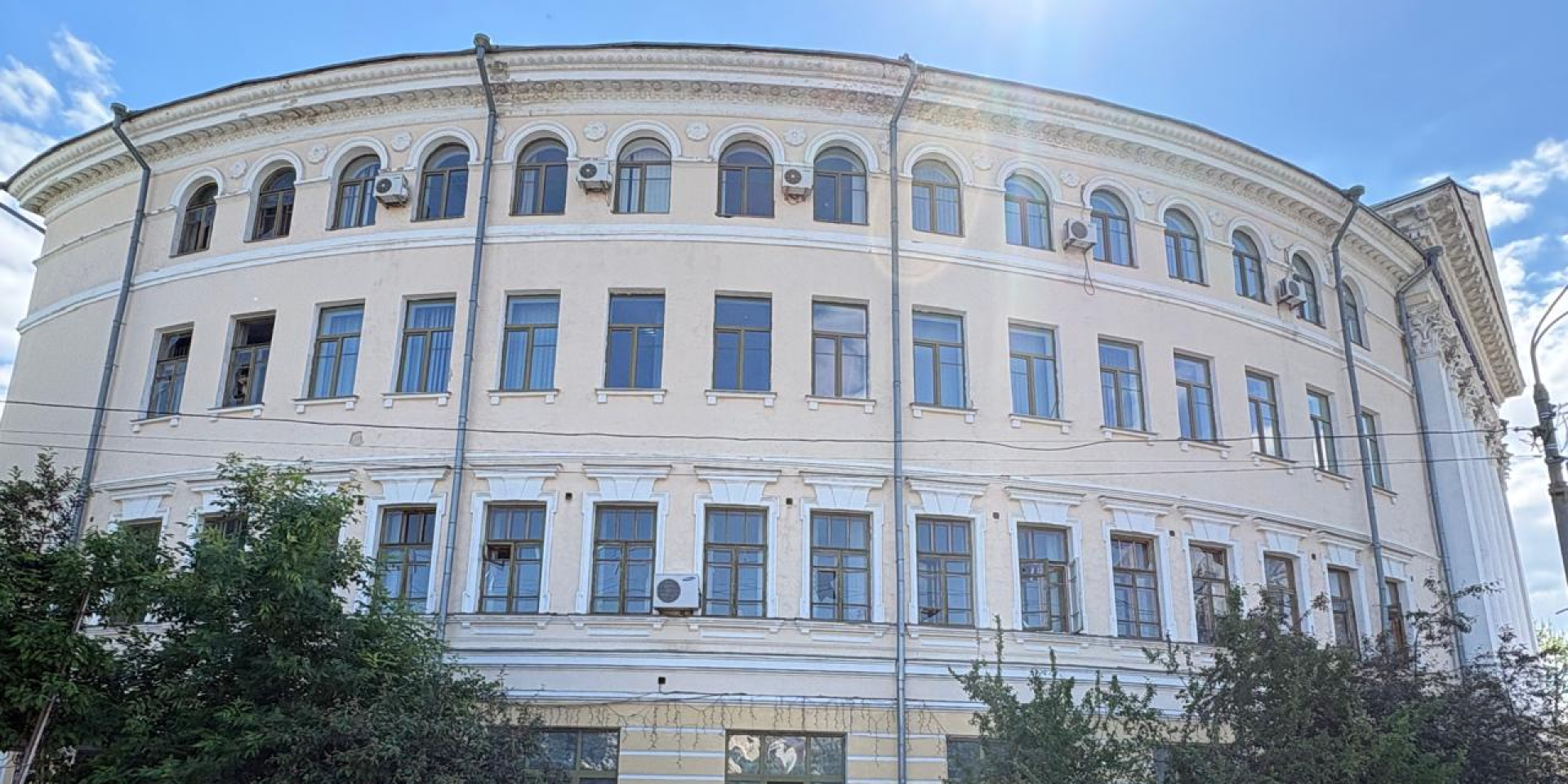 Як заявили представники вишу, Києво-Могилянська академія потребує підтримки, щоб відновити пошкоджені приміщення (Фото: www.facebook.com/naukma)