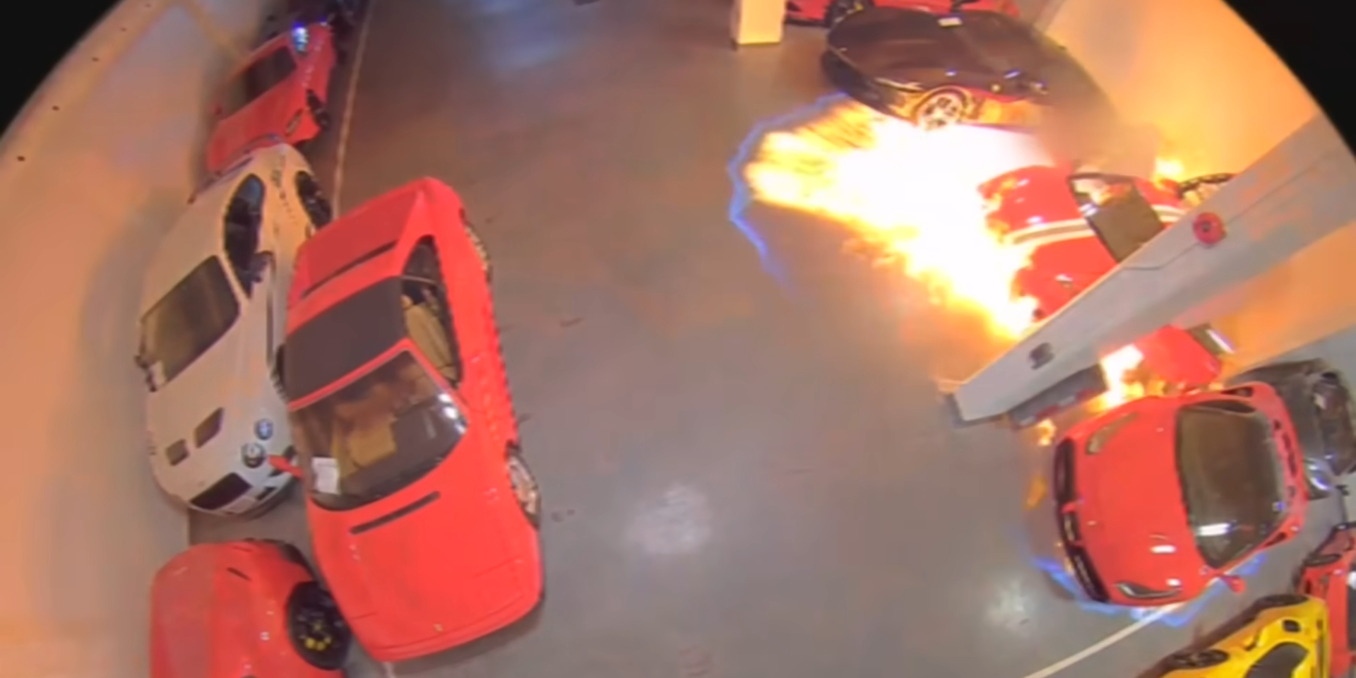 У мережі з’явилося відео займання спорткара в салоні Ferrari (Фото: CTV News)