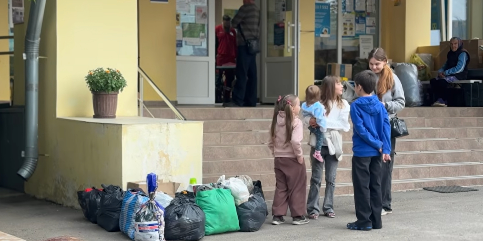 Виплати для ВПО: кому з переселенців важливо подати заявку на отримання допомоги до 1 червня