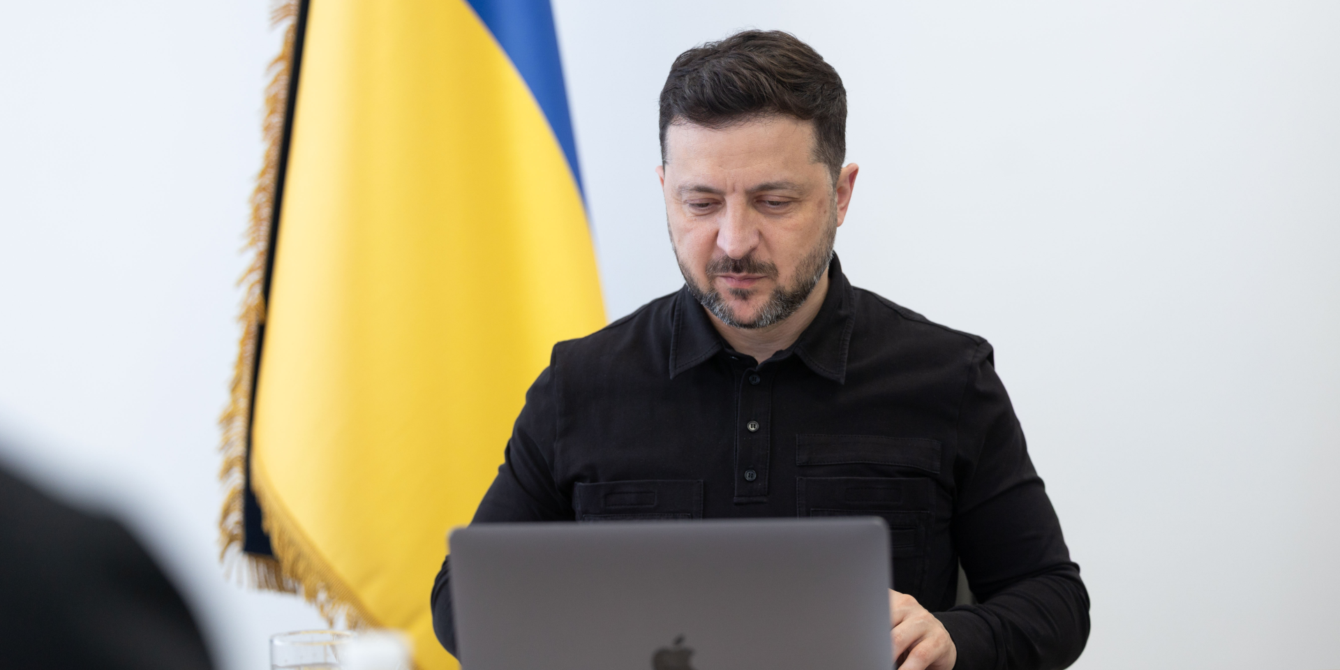 Zelenskyy–Poroshenko talk focused on ‘war and peace,’ parliamentary issues
