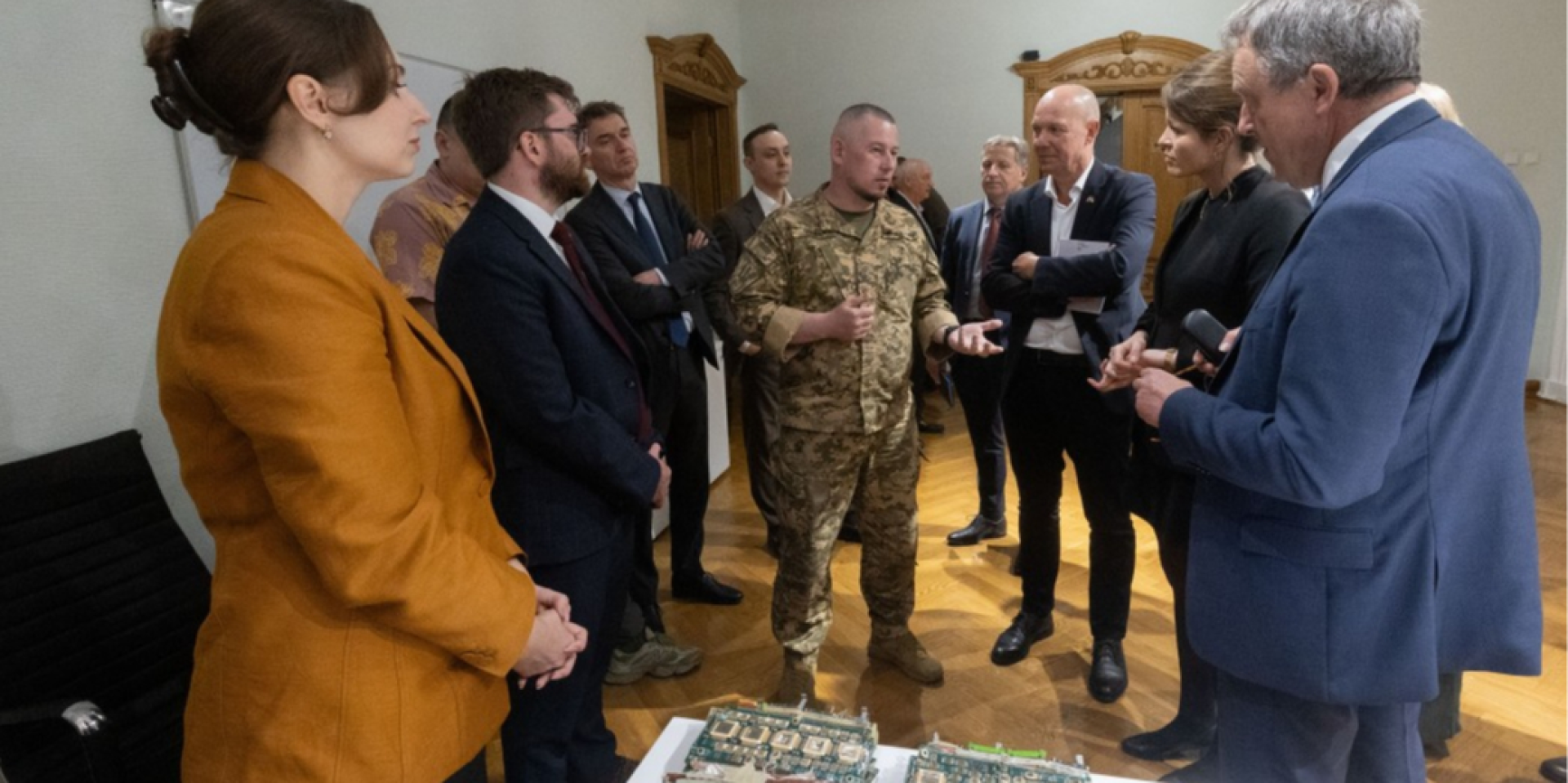 Украина показала европейским послам компоненты Орешника: где они изготовлены