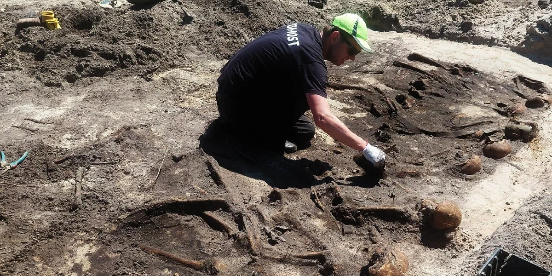 This mass burial site had not previously appeared in any accessible historical archives or military documents of the time (Photo: POMOST)