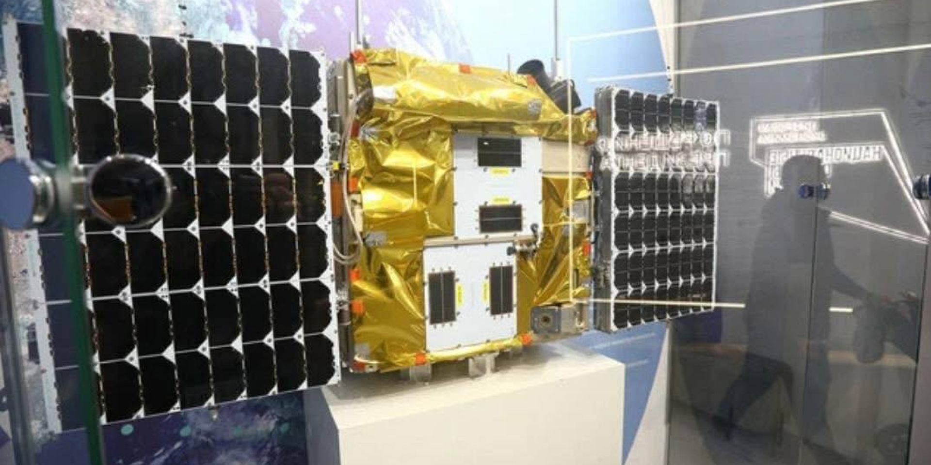 На орбіті вже 16 супутників. Росія створює альтернативу Starlink, Флеш розповів, чи є загроза для України