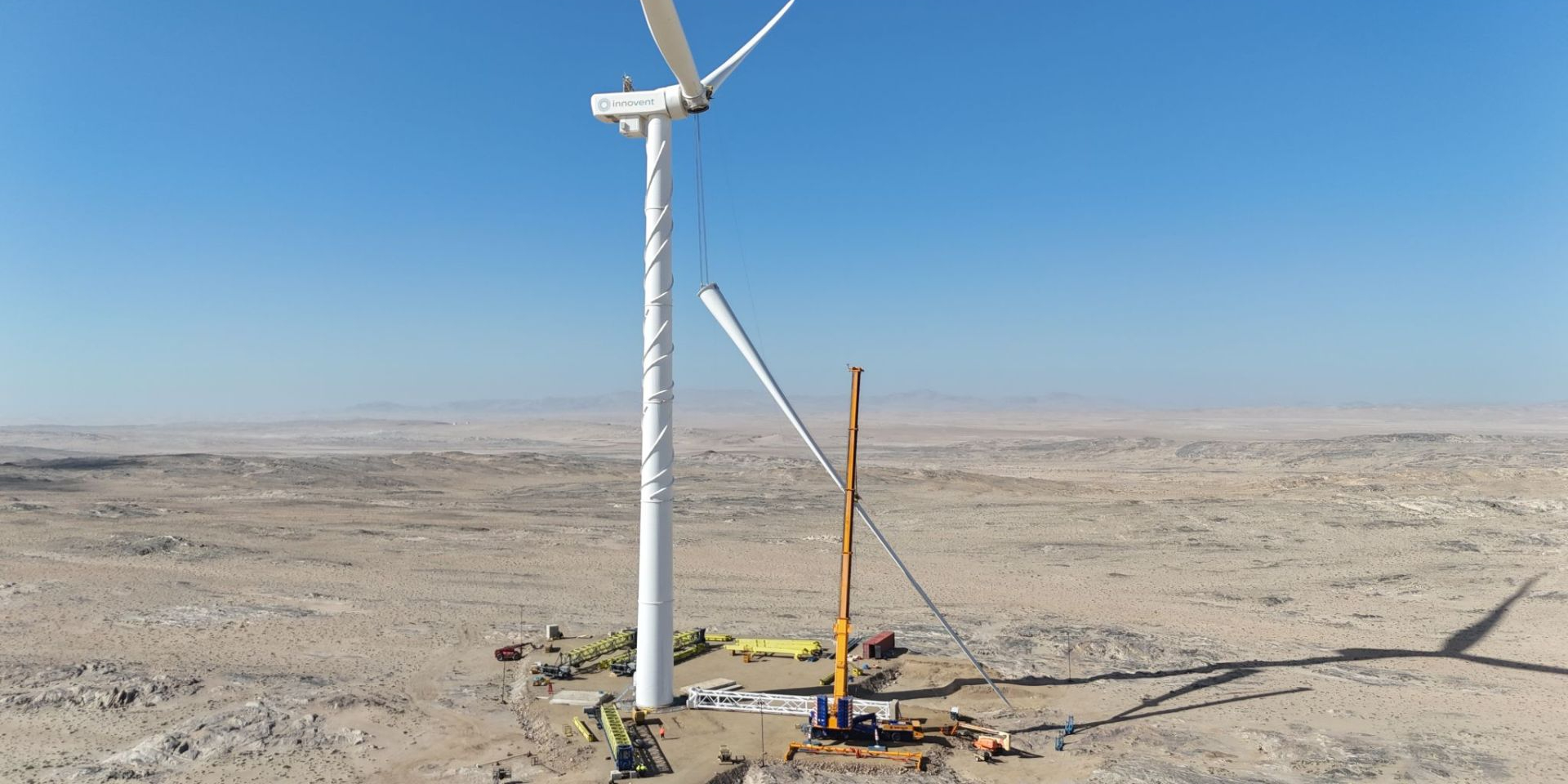 Nabrawind встановлює повномасштабну турбіну Goldwind у Намібії, використовуючи безкранову систему (Фото: Nabrawind/LinkedIn)