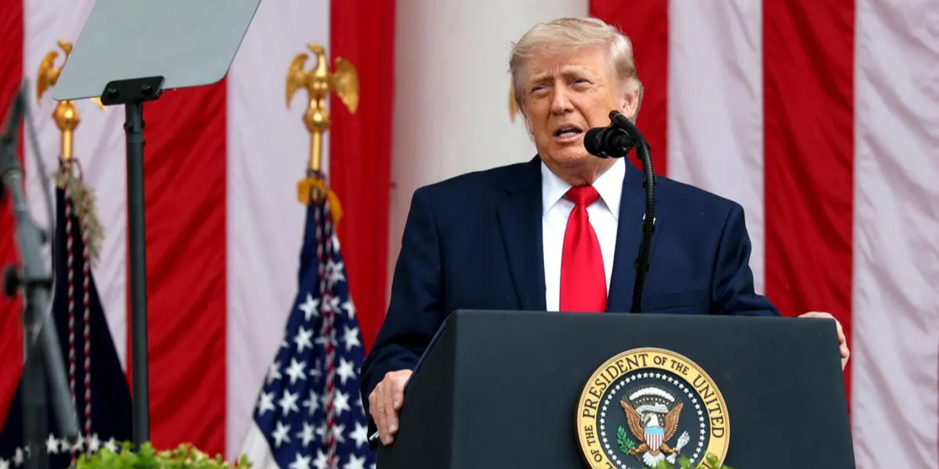 Как Трамп превратил юбилей США в праздник имени себя — анализ ВВС