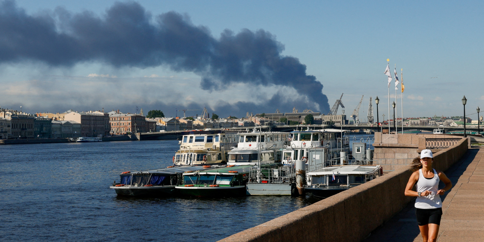 Пожежа у&nbsp;Санкт-Петербурзі 3 червня внаслідок атаки БПЛА (Фото: REUTERS/Stringer)
