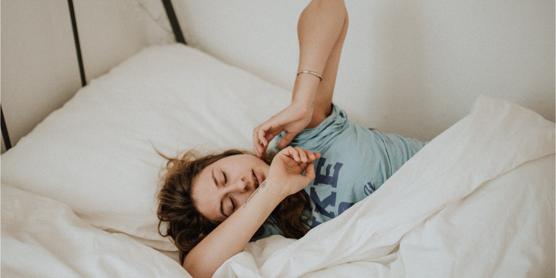 Люди нерідко помиляються, оцінюючи, скільки часу вони провели уві сні (Фото: Kinga Cichewicz/Unsplash)