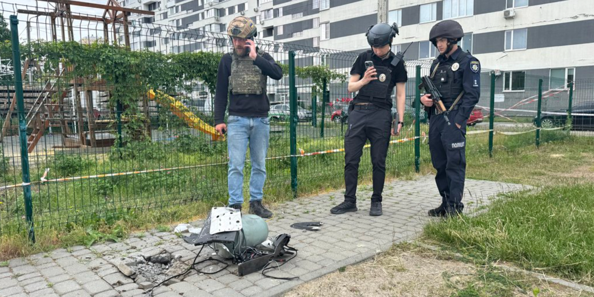 В Харькове боевая часть вражеского дрона упала на детскую площадку