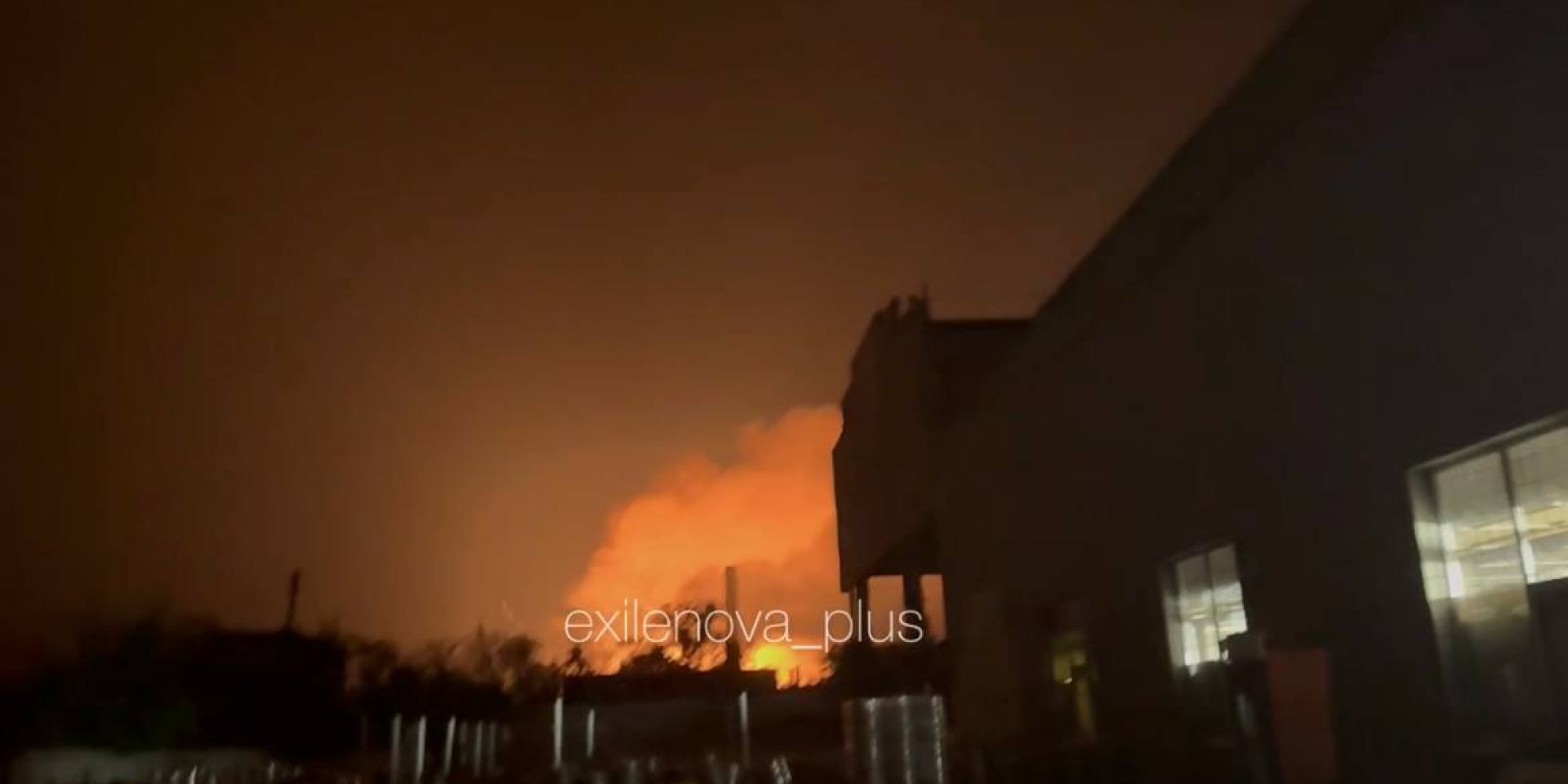 В оккупированном Луганске прогремели взрывы, сообщается об атаке на местную нефтебазу