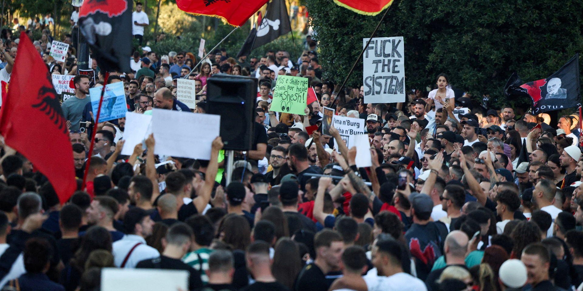 Thousands of people took to the streets in Albania, June 4 (Photo: REUTERS/Florion Goga)