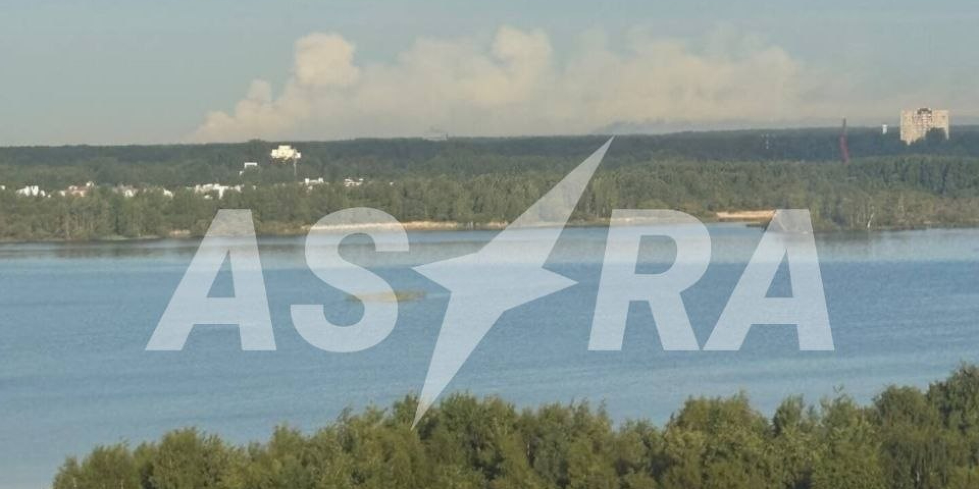 Атака на Санкт-Петербург: в Ленинградской области РФ горит а