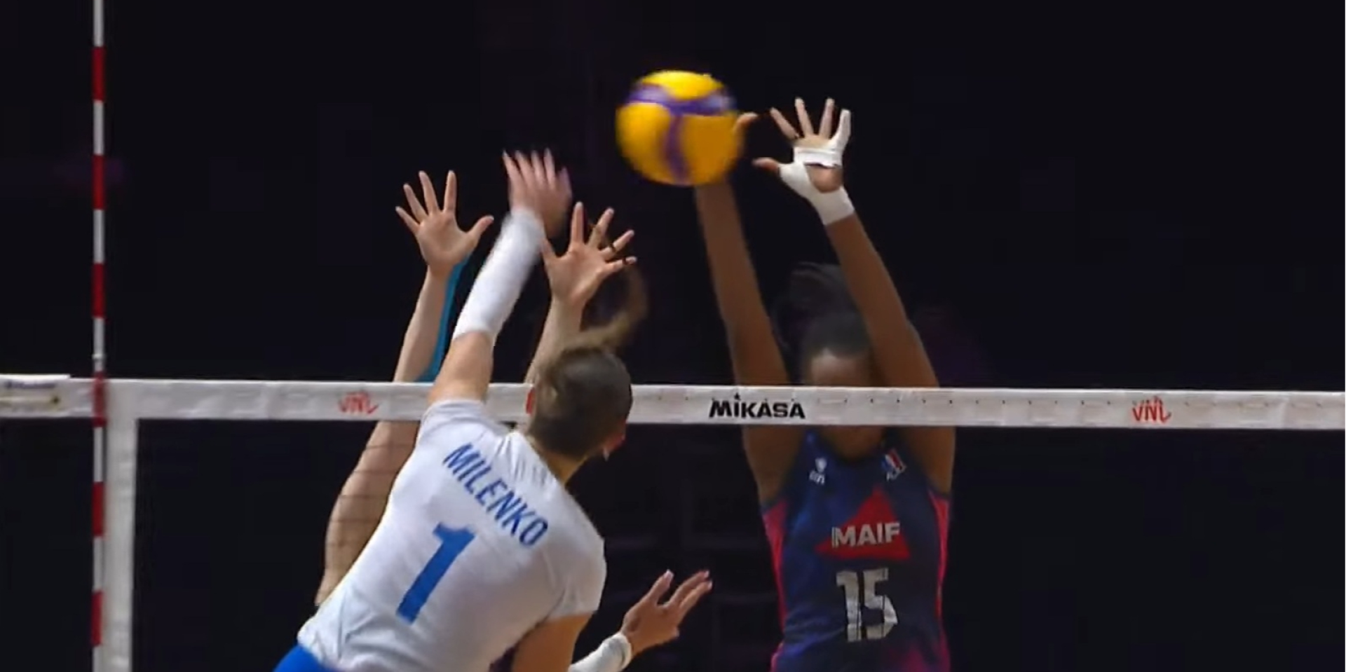Камбэк после 0:2. Украина драматично проиграла Франции в пят