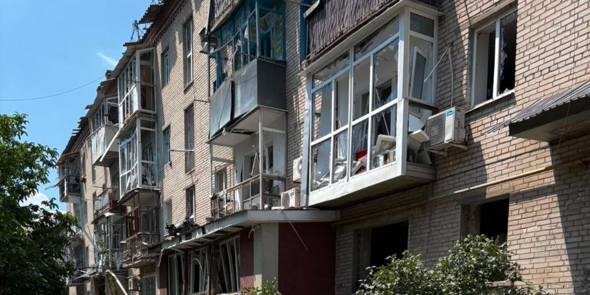 Россияне сбросили на Славянск три авиабомбы: среди
