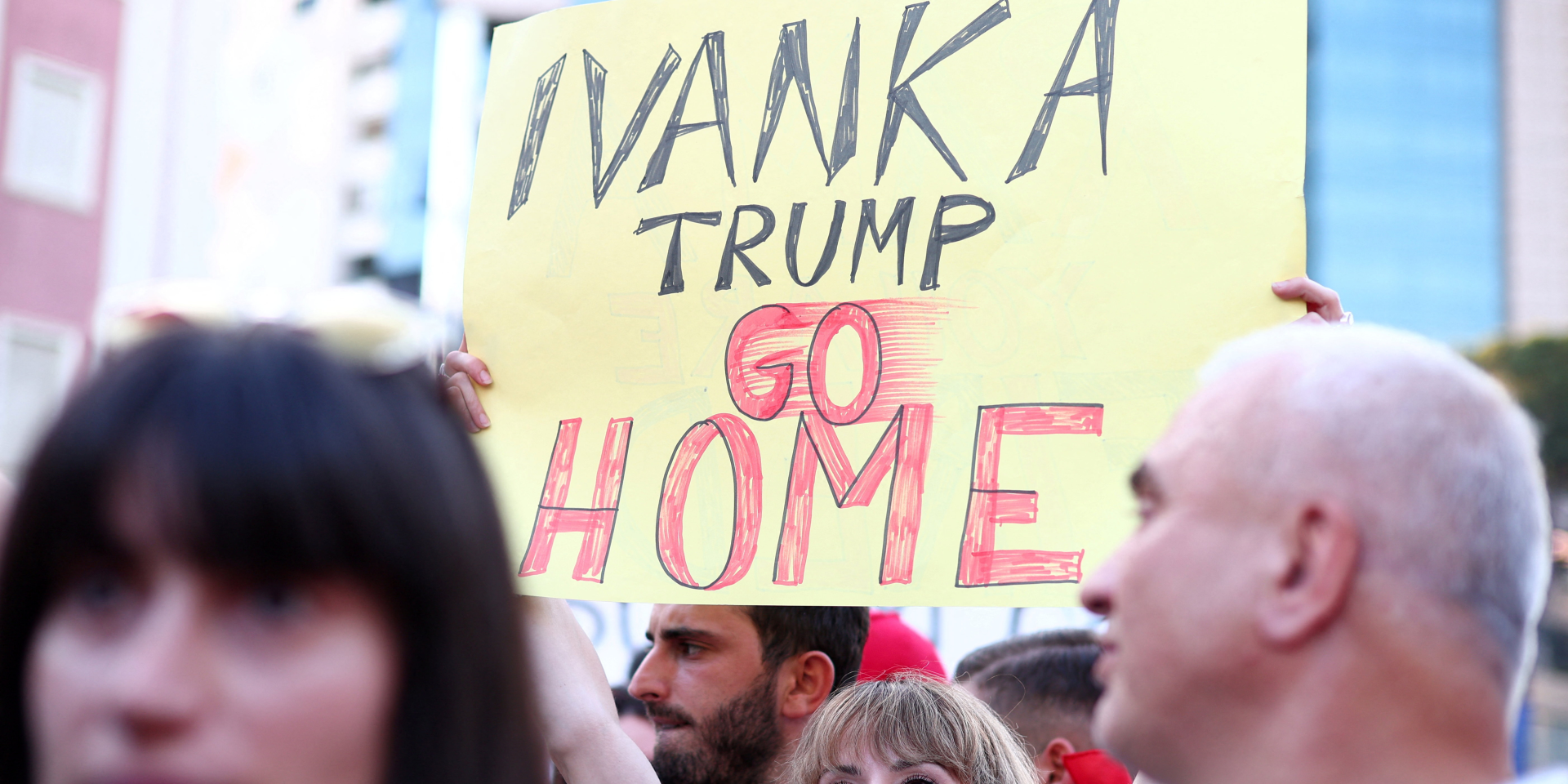 «Революция фламинго» против зятя Трампа: премьер Албании зая