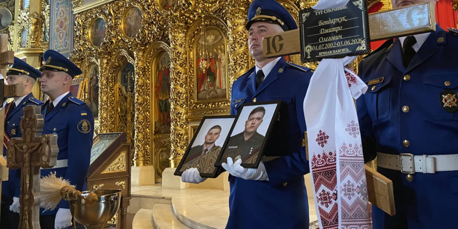 У Києві попрощалися з поліцейськими, які загинули внаслідок смертельної ДТП біля підземного переходу