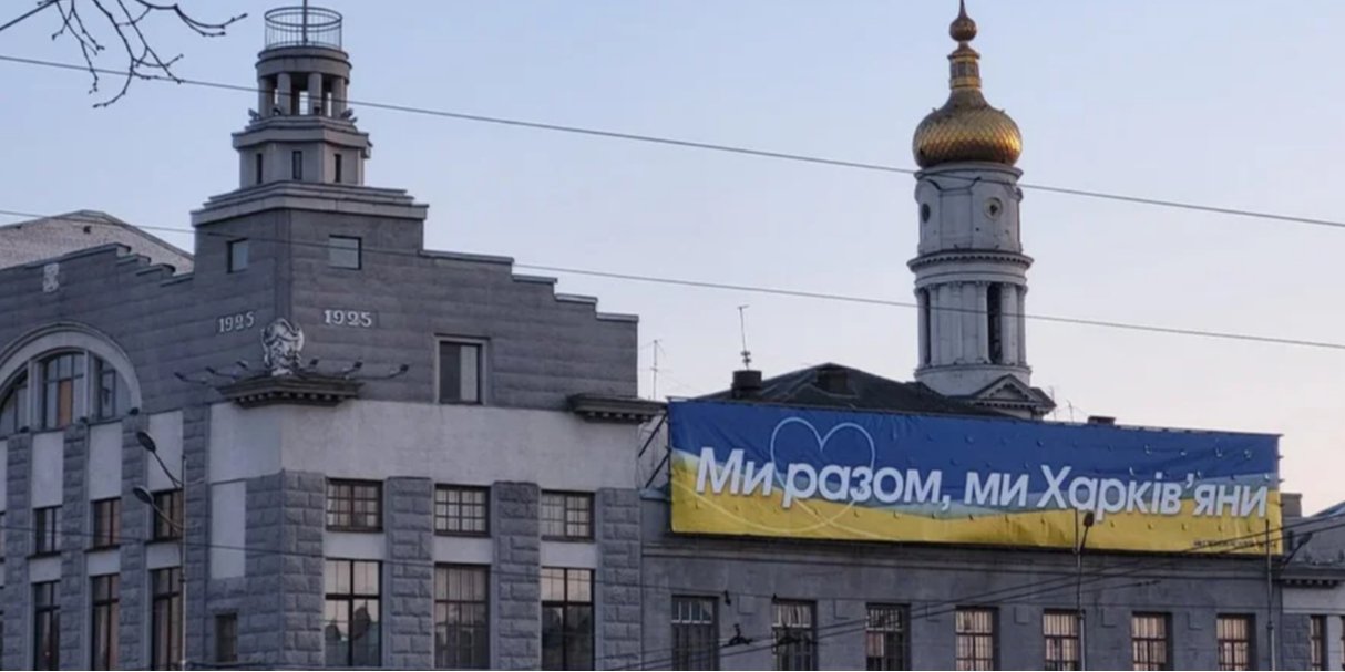 Россияне атаковали многоэтажку в Харькове: возник пожар, ест