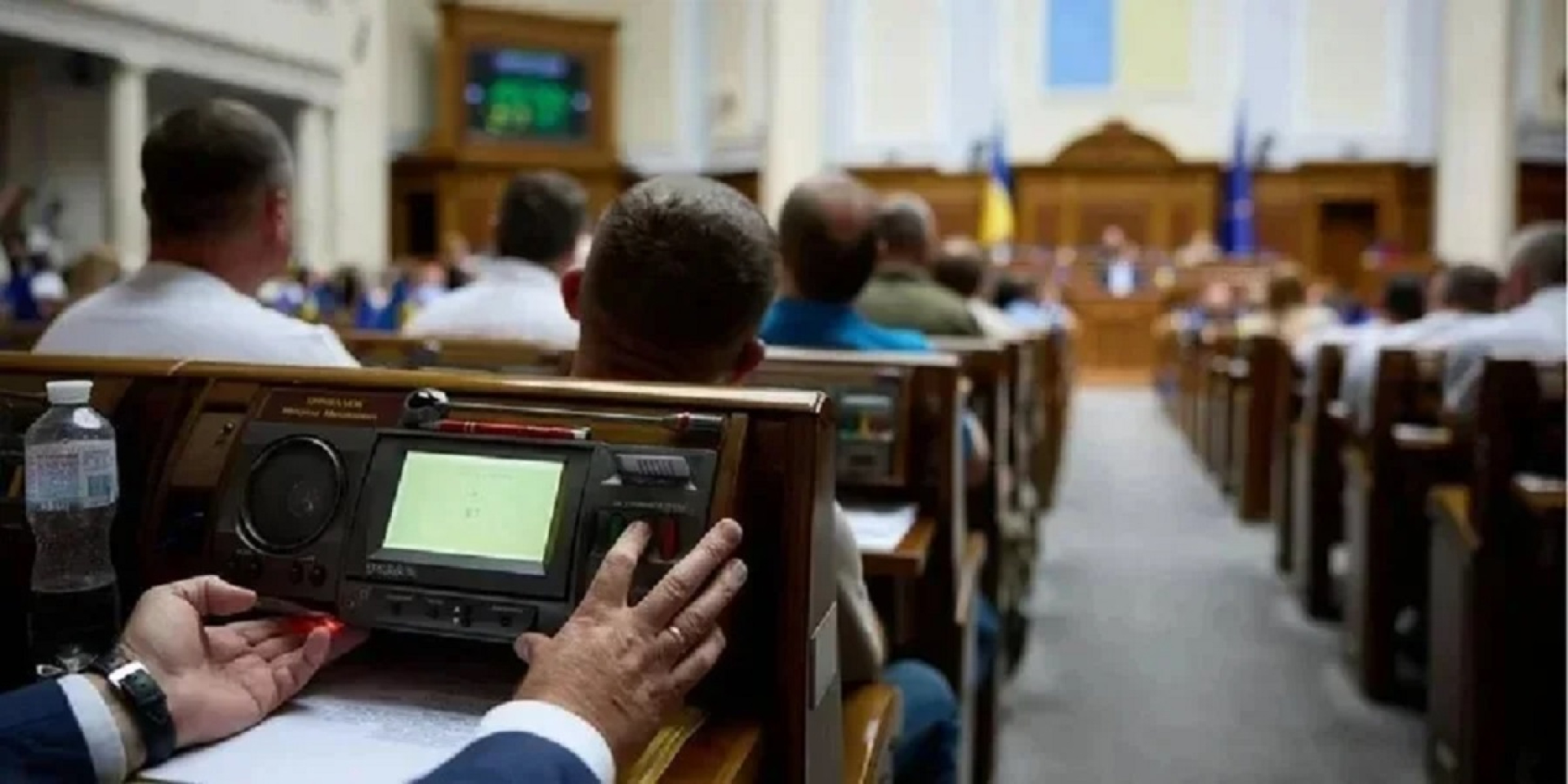 Доходы увеличили почти вдвое. Рада приняла изменения в госбю