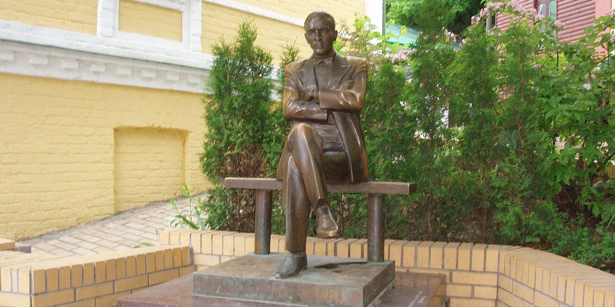 Полтавский частный музей планирует выкупить памятник Булгако