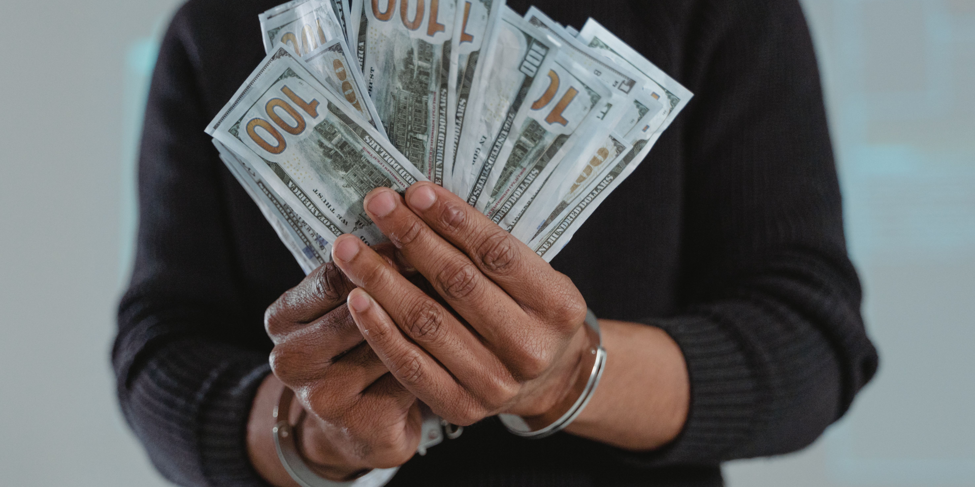 Two 20-year-old Ukrainians were abducted and forced to withdraw cash from an ATM in Poland (Photo: Tima Miroshnichenko / Pexels)