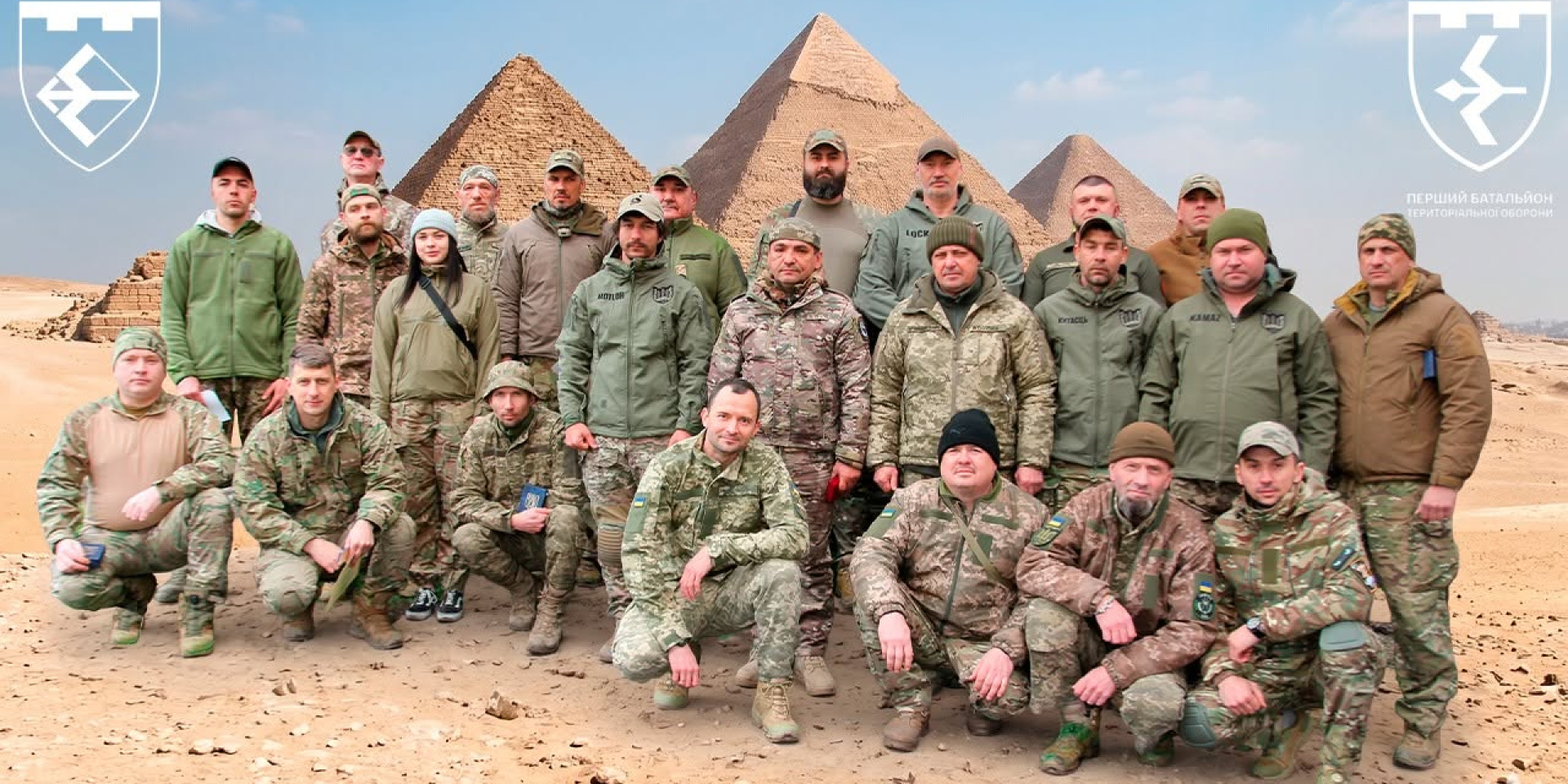 Як зазначили користувачі Мережі у коментарях, у 241-й окремій бригаді ТРО ЗСУ зміна фону під час нагородження — це не вперше (Фото: facebook.com/241obrtro)