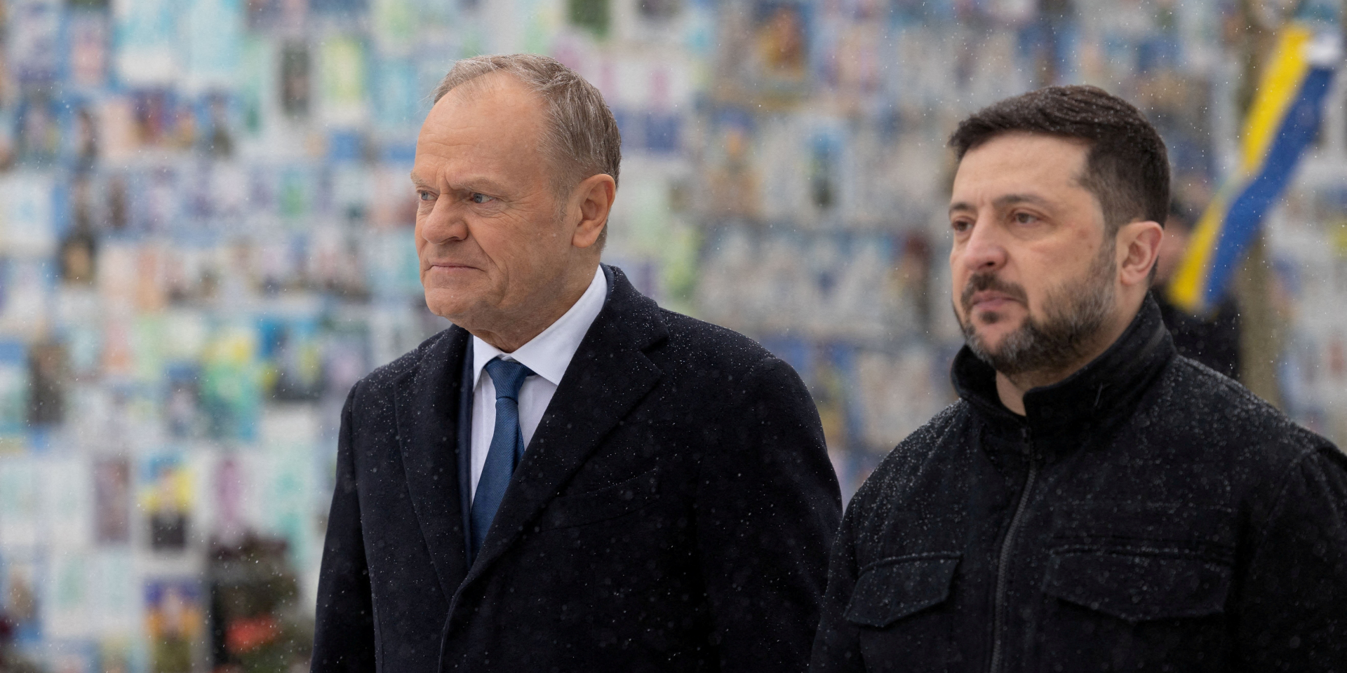 Зеленський і Туск відвідують Стіну пам’яті полеглих за Україну біля Михайлівського собору (Фото: Ukrainian Presidential Press Service/Handout via REUTERS)