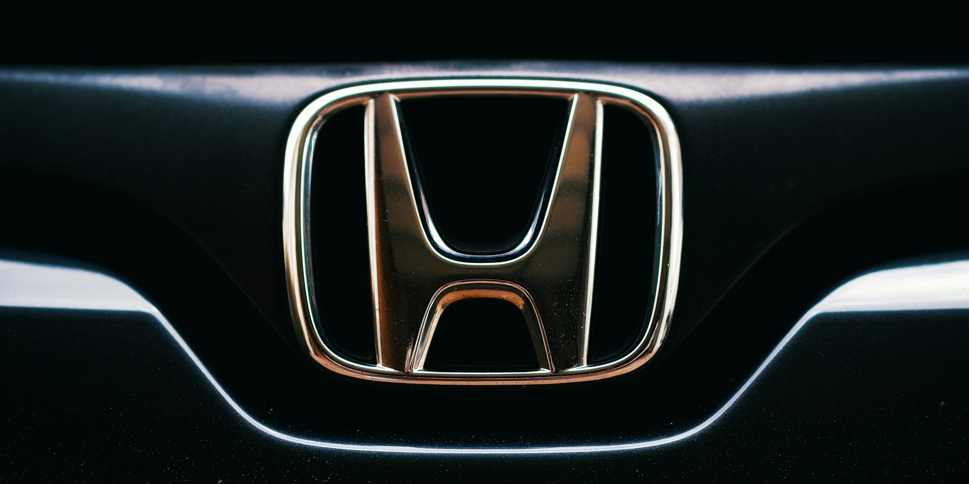 Honda забирає на ремонт гібридні авто через небезпечні комплекти (Фото: Unsplash)