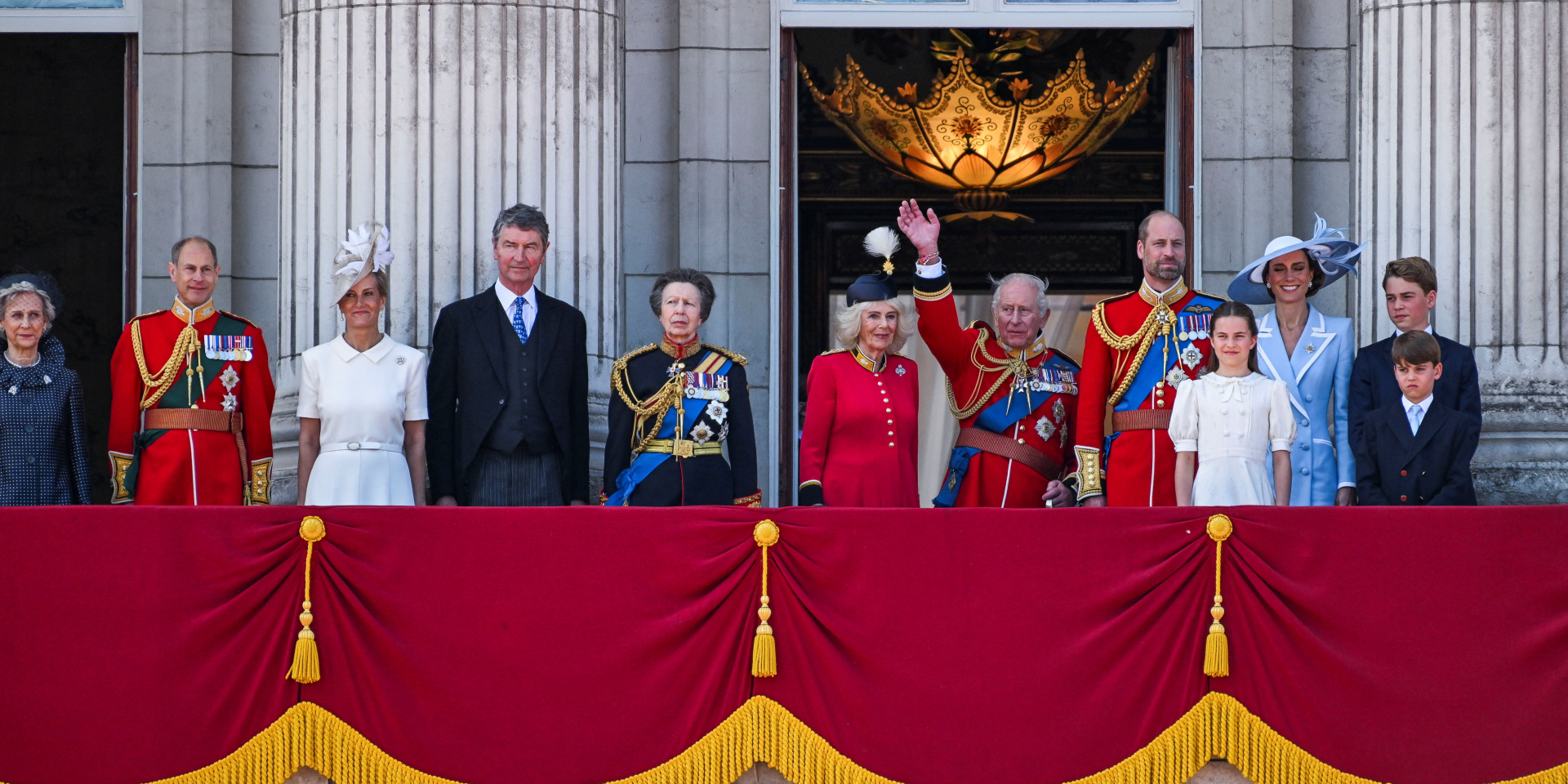 Члени королівської сім'ї Великої Британії у день параду Trooping the Colour на честь офіційного дня народження короля Чарльза III (Фото: REUTERS/Chris J. Ratcliffe)