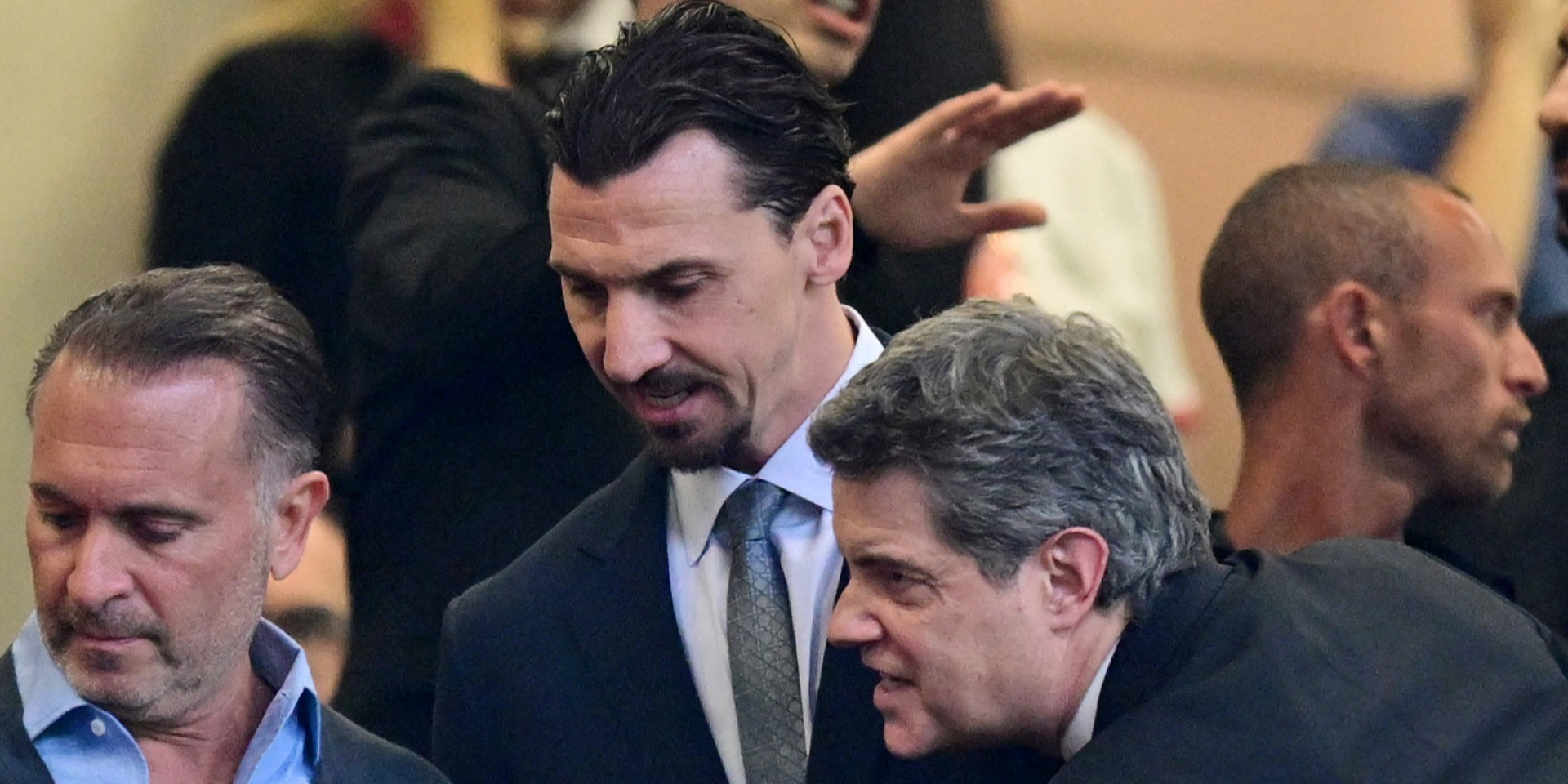 Златан Ибрагимович (в центре) (Фото: REUTERS/Daniele Mascolo)