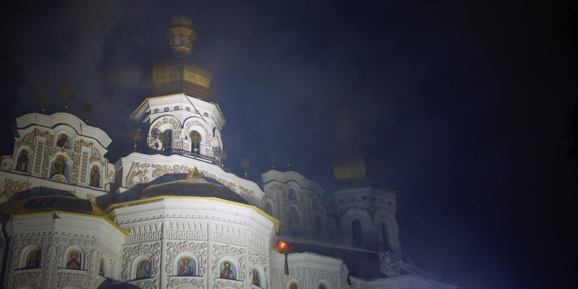 Наслідки російського удару по Києво-Печерській лаврі (Фото: REUTERS/Valentyn Ogirenko)