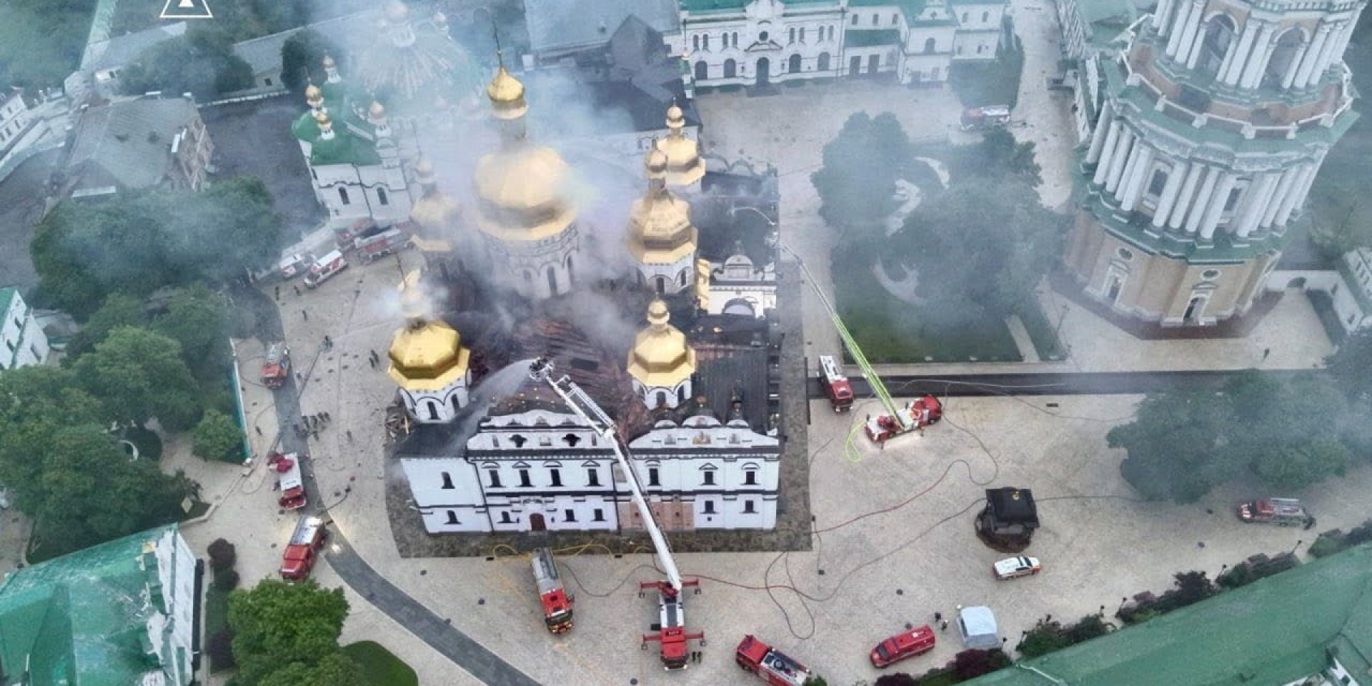 Поврежденная российским ударом Киево-Печерская лавра (Фото: ГСЧС Украины)