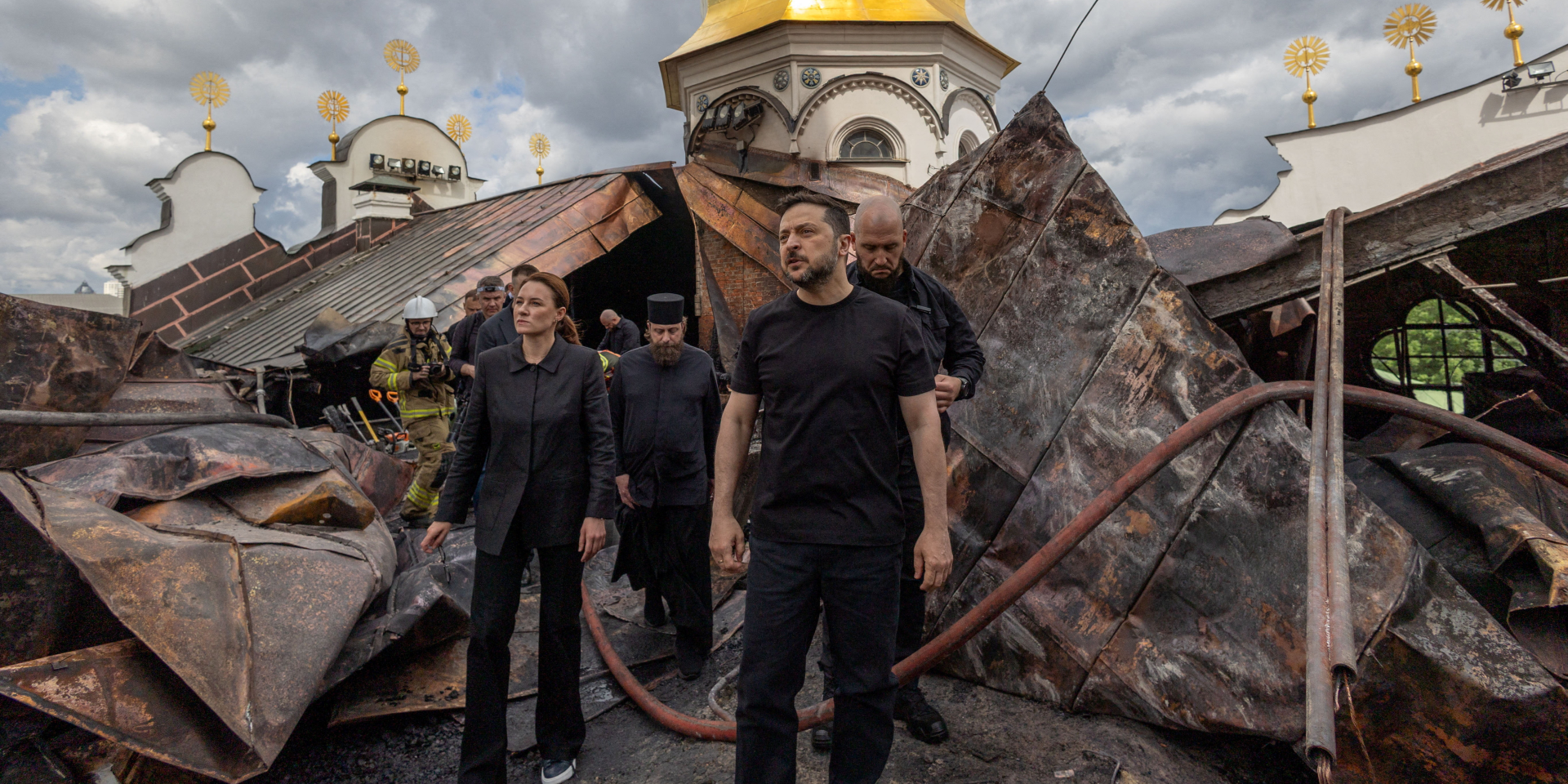 Правительство выделит средства на восстановление Успенского собора (Фото: Ukrainian Presidential Press Service/Handout via REUTERS)