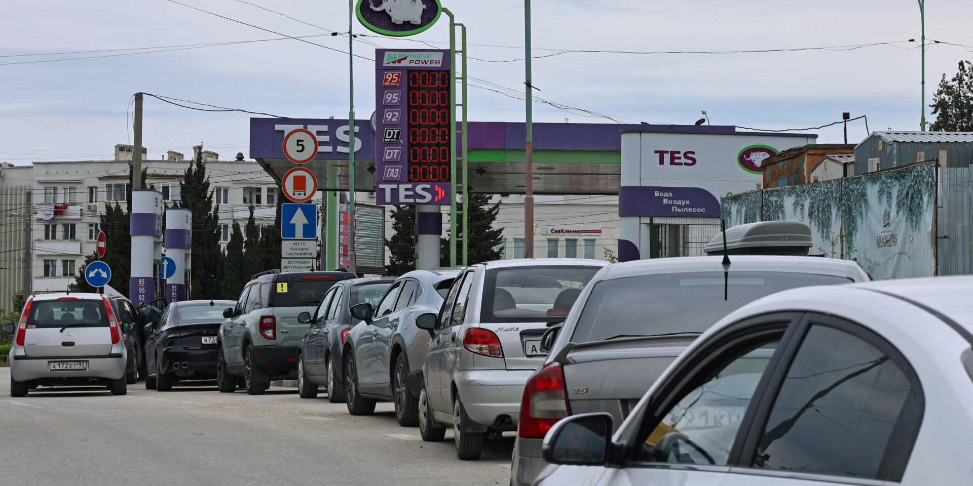 Gas station line in occupied Crimea, June 2026 (Photo: REUTERS/Stringer)