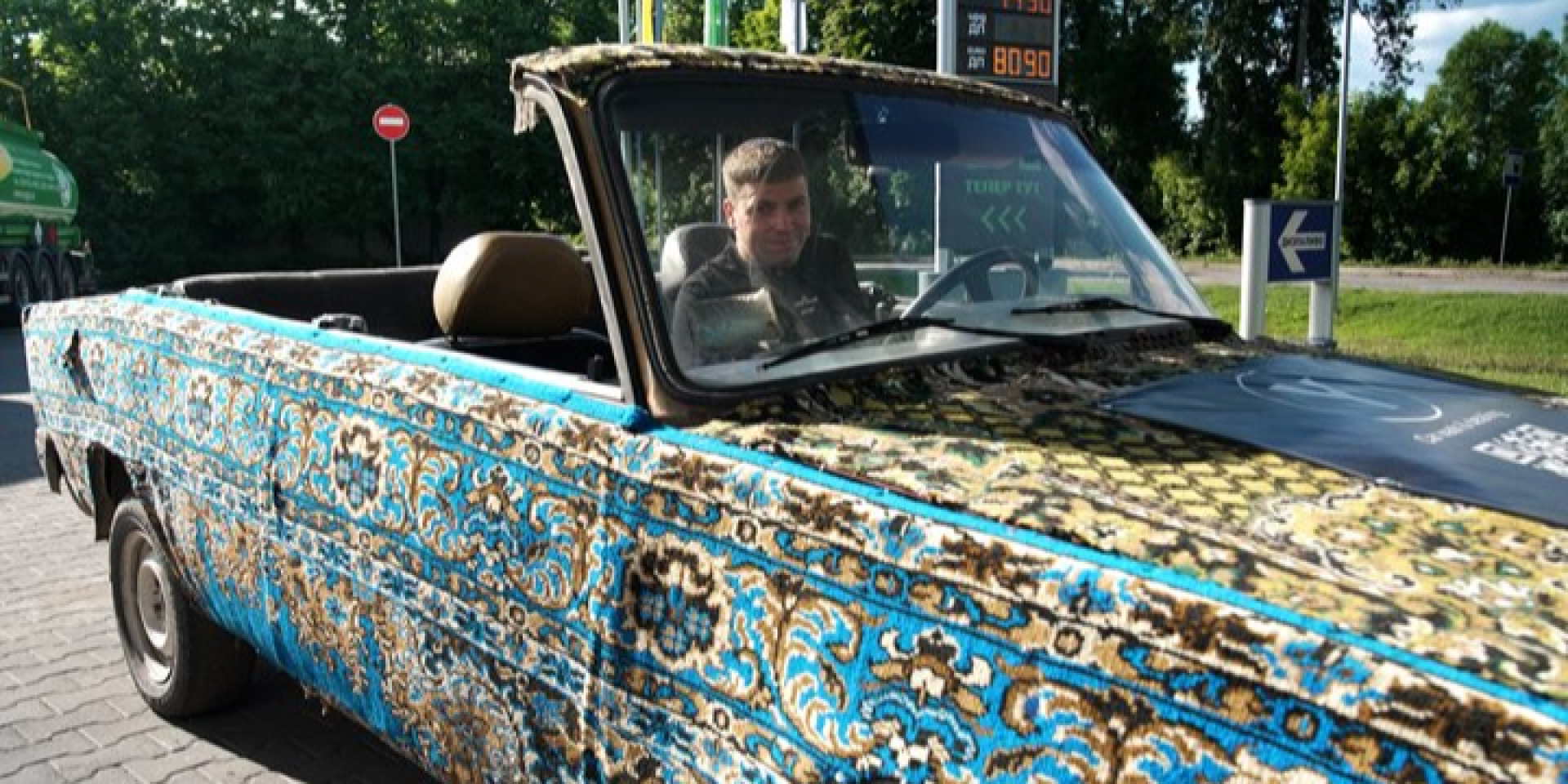 На Рівненщині двої хлопців перетворили старі Жигулі на кабріолет (Фото: Суспільне Рівне)
