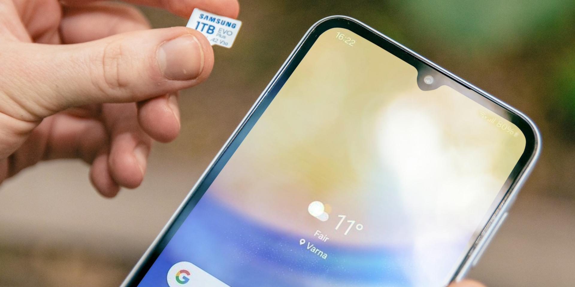 Смартфоны за 12−14 тыс. грн с поддержкой microSD (Фото: Unsplash)