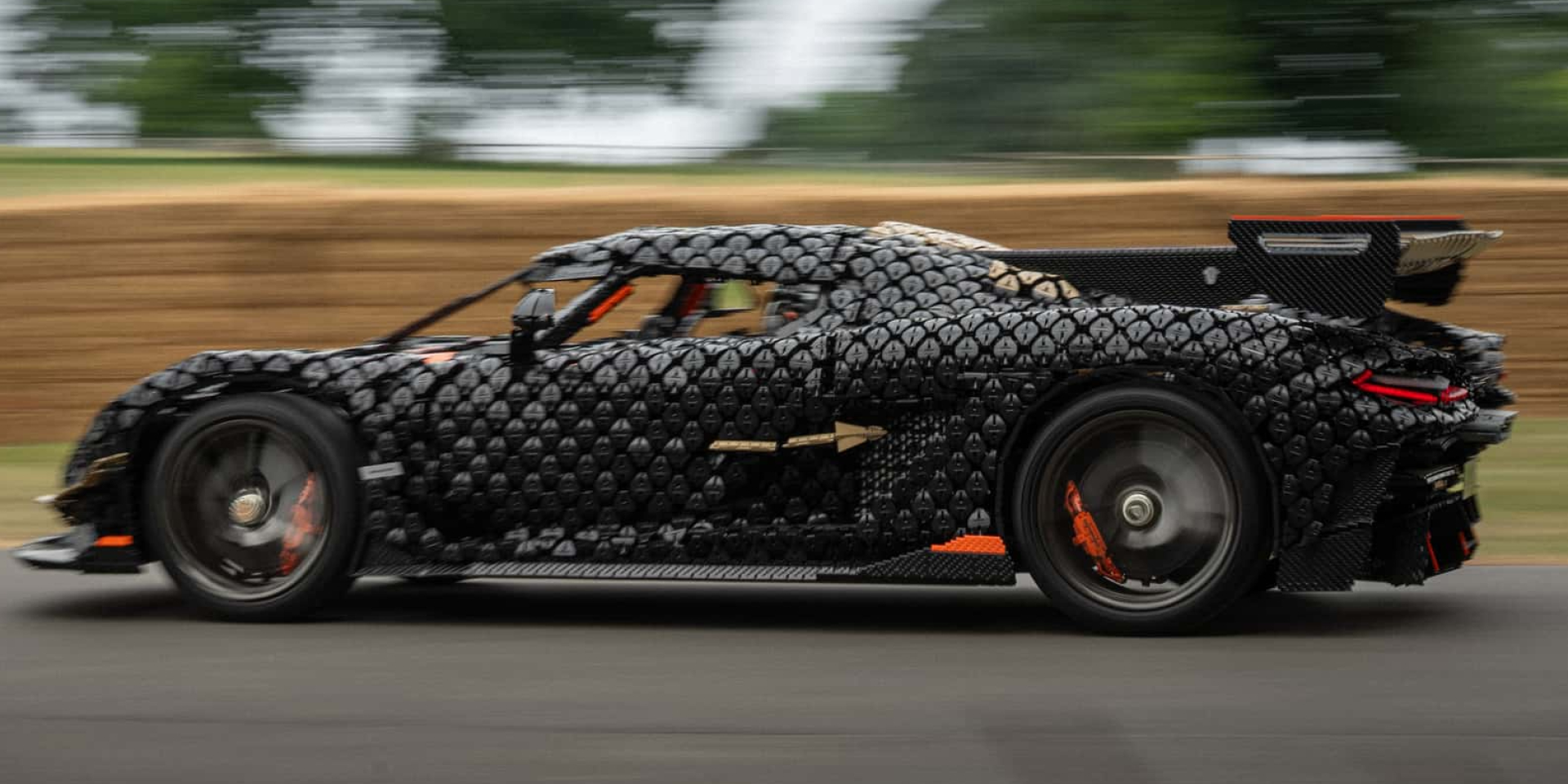 Lego и Koenigsegg создали гиперкар из пластика (Фото: Lego)