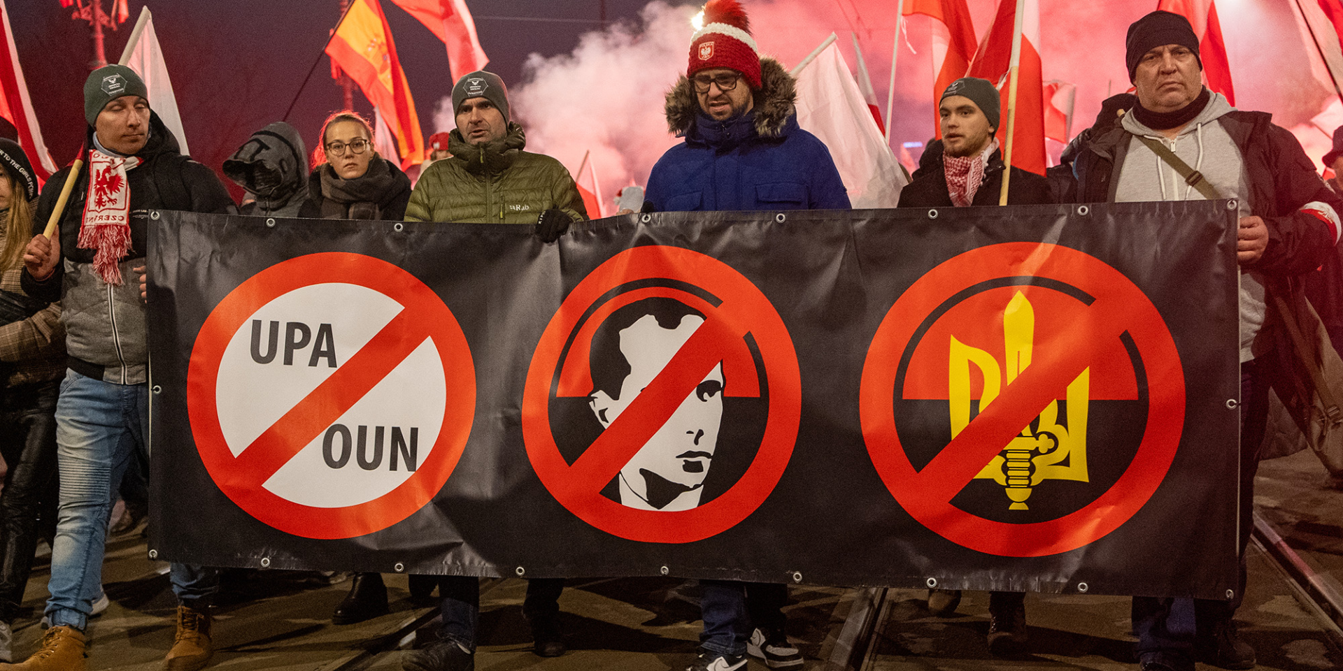Праворадикальні поляки на Марші Незалежності в листопаді 2024 року, тоді вперше з початку повномасштабної війни в Україні в ході були помічені антиукраїнські гасла. (Фото: Marek Antoni Iwanczuk/SOPA Images/LightRocket via Getty Images)
