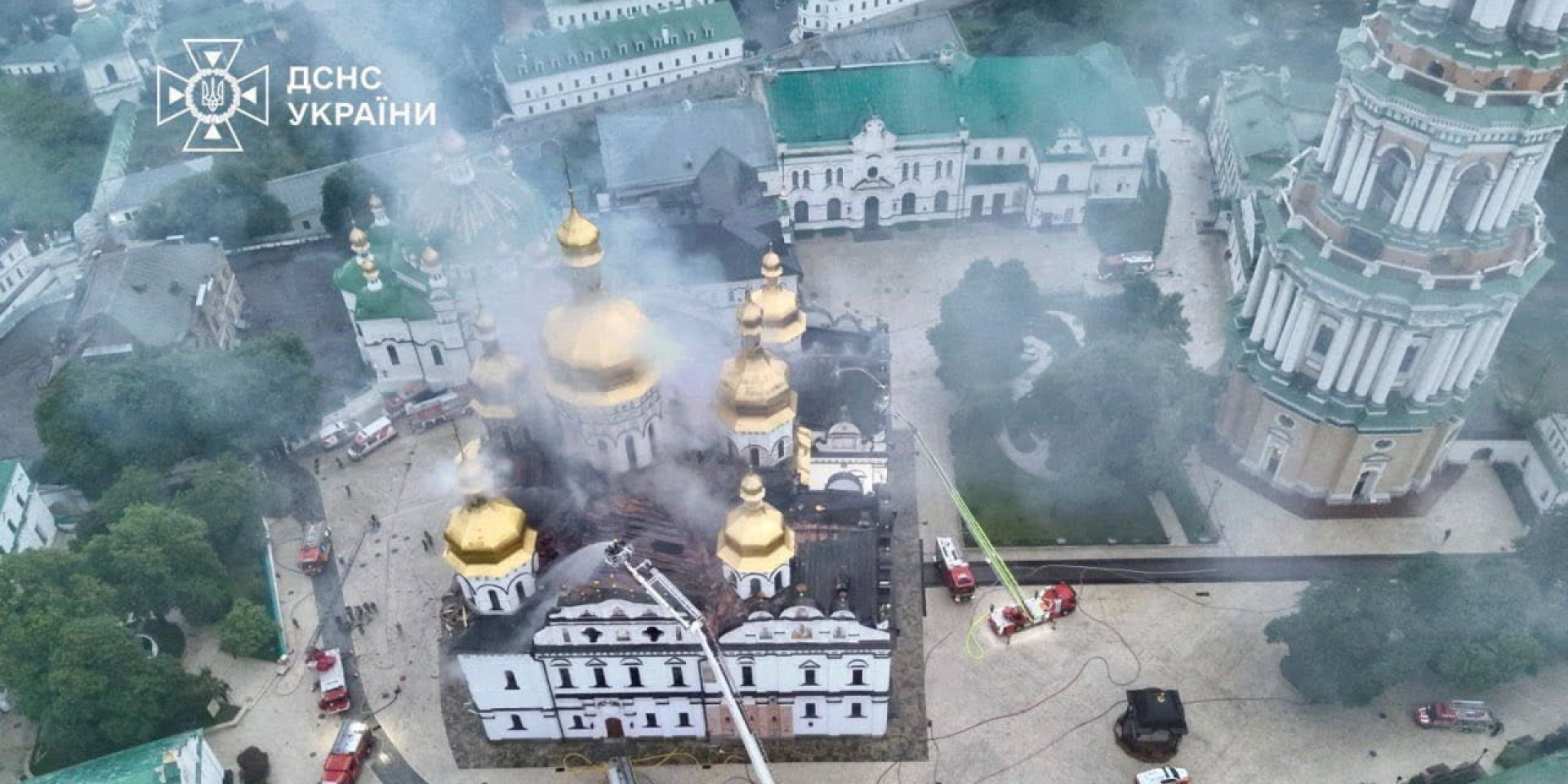 Києво-Печерська лавра 19 червня частково відновила роботу після обстрілу (Фото: State Emergency Service of Ukraine/Handout via REUTERS)