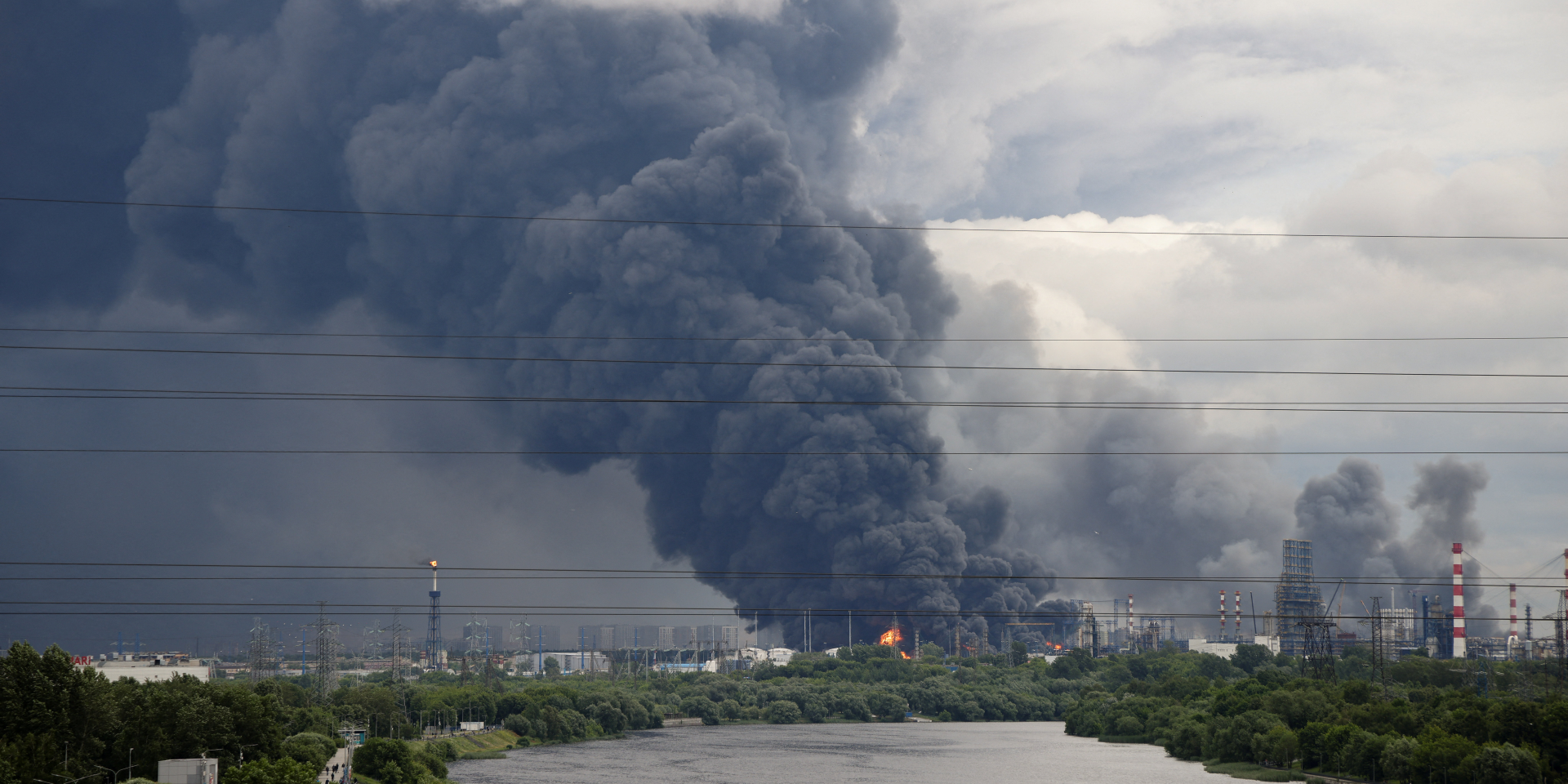 Дим у Москві після масштабної атаки БпЛА 18 червня 2026 року (Фото: SOCIAL MEDIA/via REUTERS)