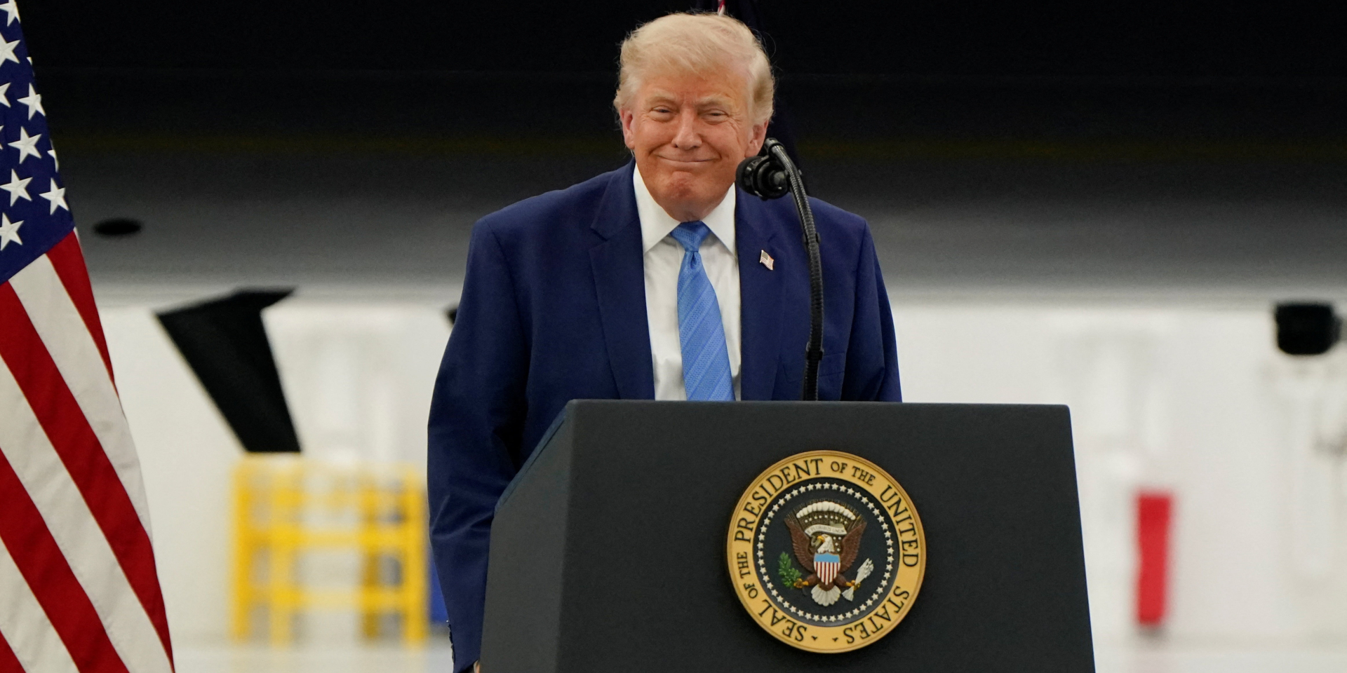 Трамп на мить забыл, как зовут Илона Маска и окрестил его Леон (Фото: REUTERS/Elizabeth Frantz)