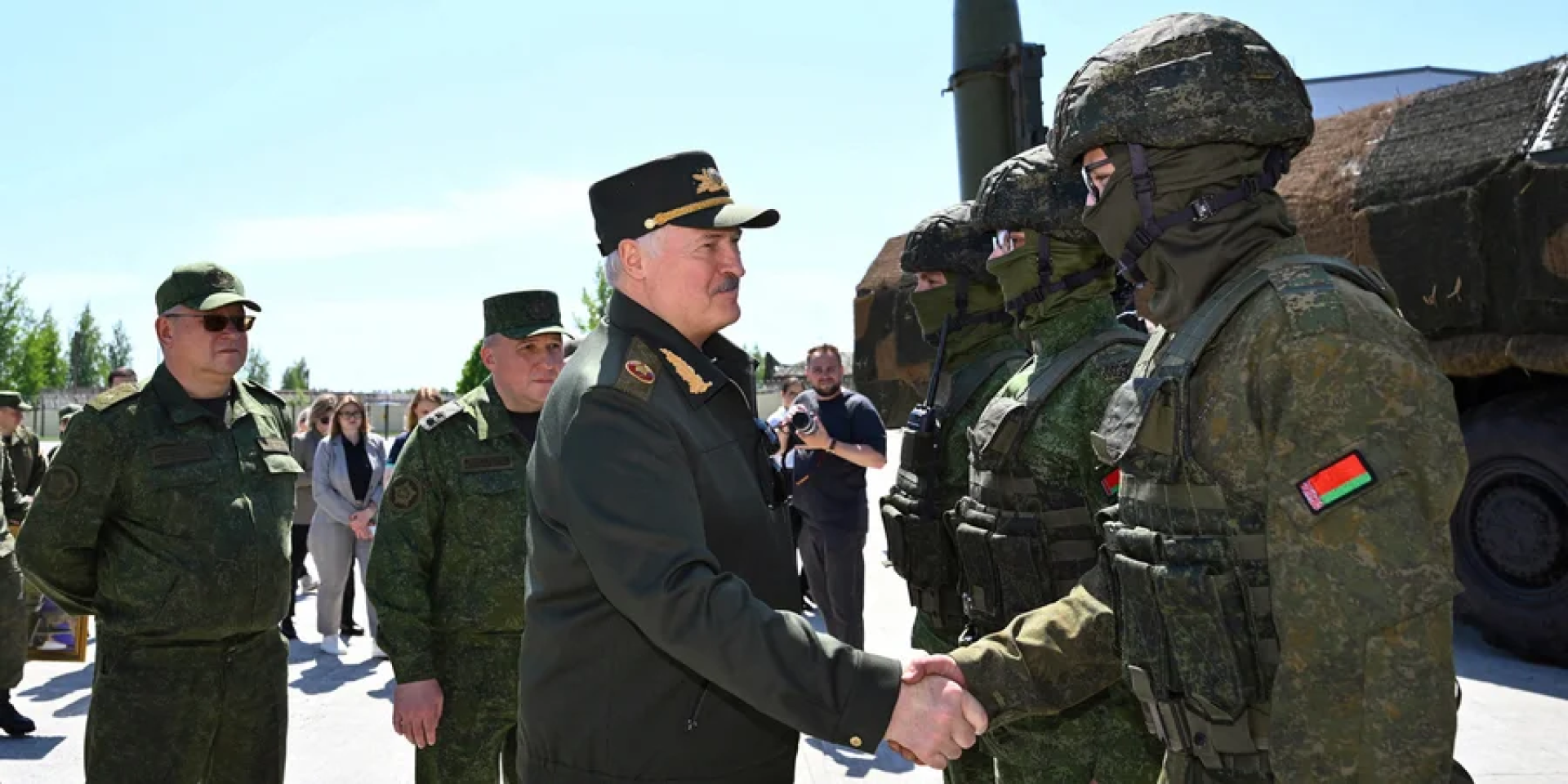 In their report, Belarusian opposition representatives identified eight key signs that Alexander Lukashenko’s regime is actively preparing to enter the war directly. (Photo: Reuters)