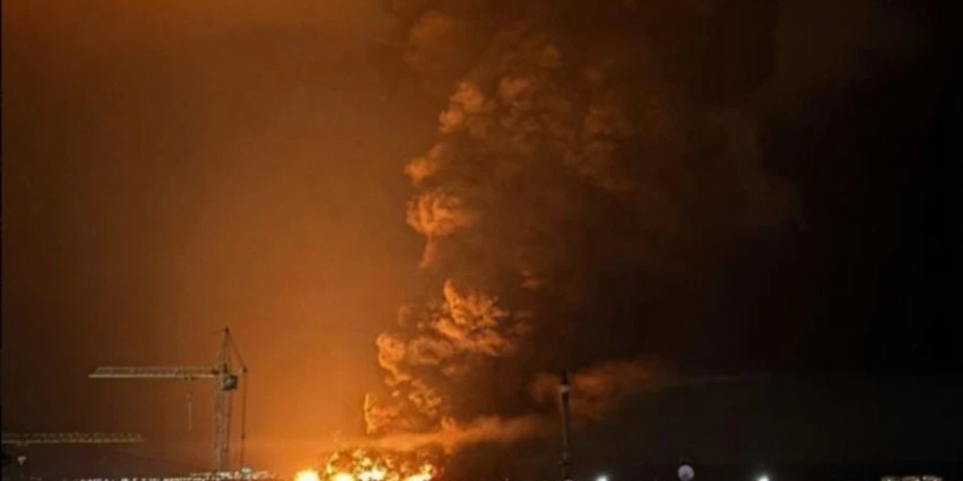 Thick smoke rising over Feodosia, October 2025 (Photo: Supernova+)