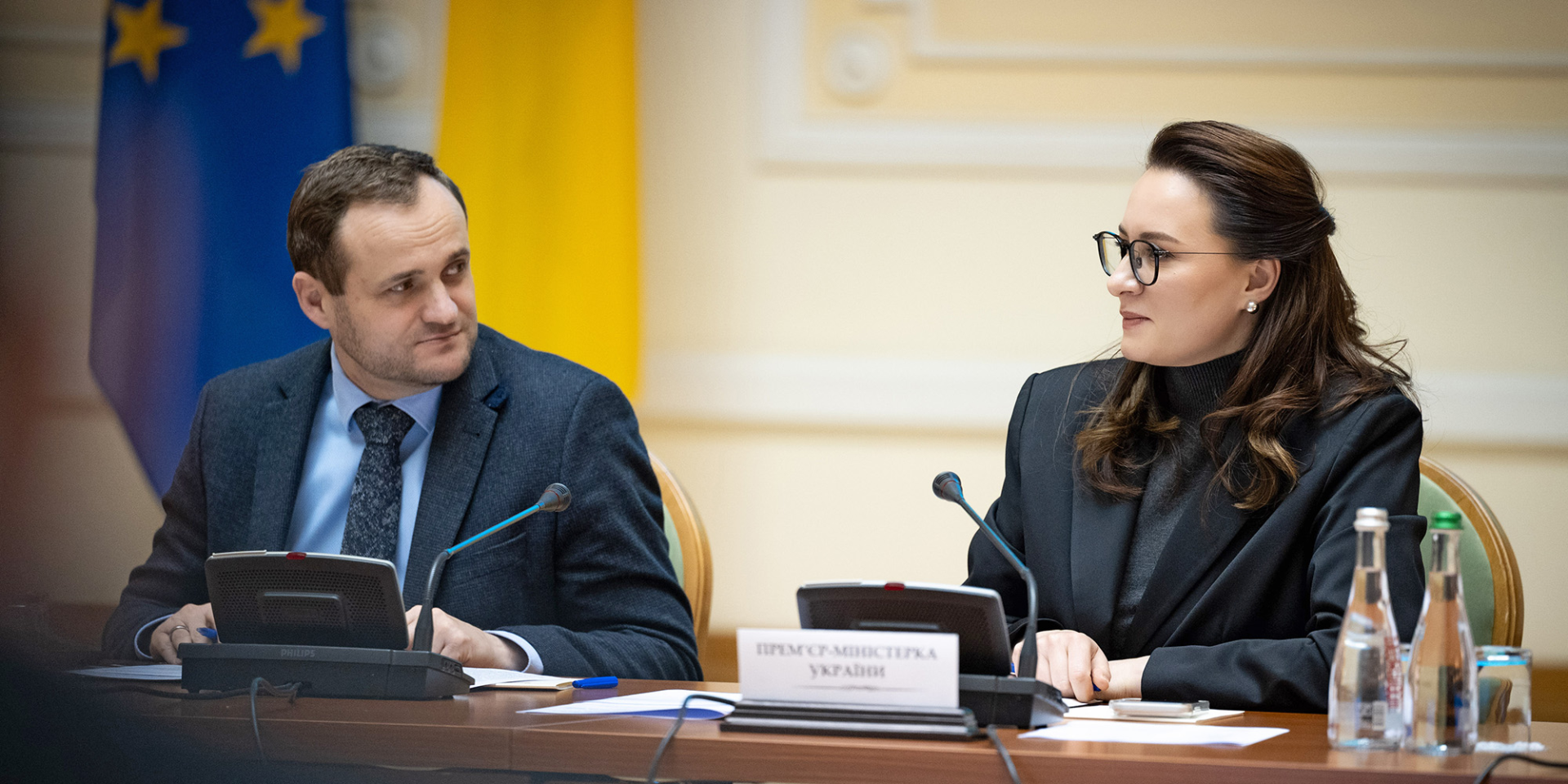 Алексей Кулеба, вице-премьер по вопросам восстановления и министр по развитию общин, и премьер-министр Юлия Свириденко (Фото: Олег Терещенко / Министерство развития общин и территорий Украины)