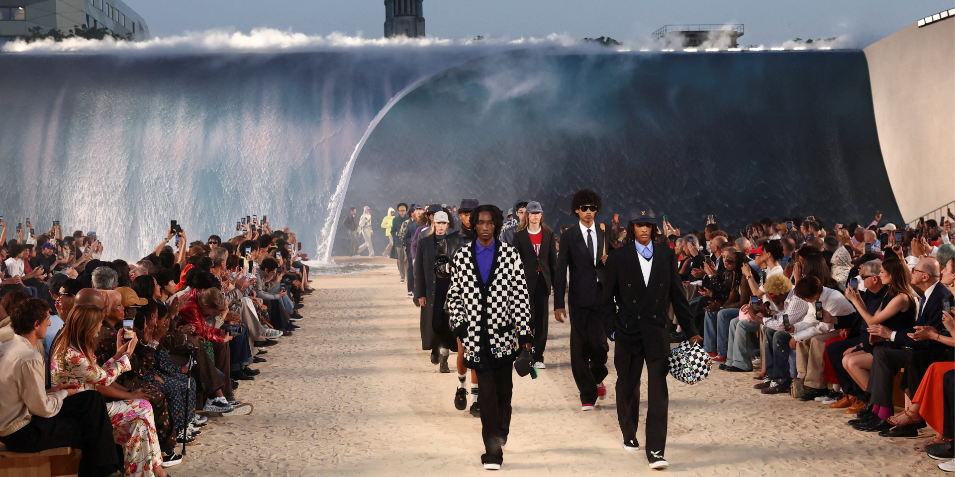 Louis Vuitton Весна/Літо 2027 — Показ із хвилями та натхненням