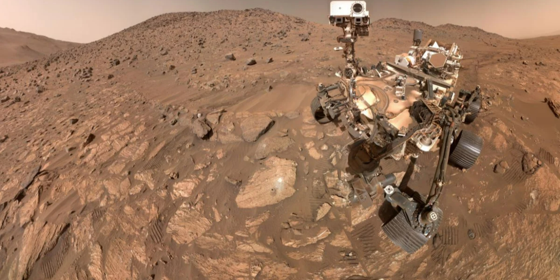 Марсоход NASA Perseverance сделал селфи со скалой Чейава-Фолс, которая вызвала дискуссии о потенциальных признаках жизни на Марсе (Фото: NASA/JPL-Caltech/MSSS)